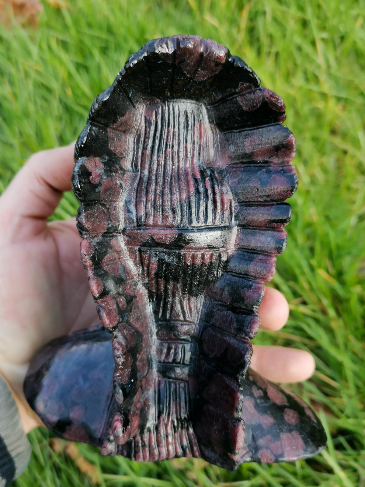 Almadin granaat -> Sculptuur, verzamelaarsbeeld van INDIANENHOOFDMAN, Apache van natuursteen