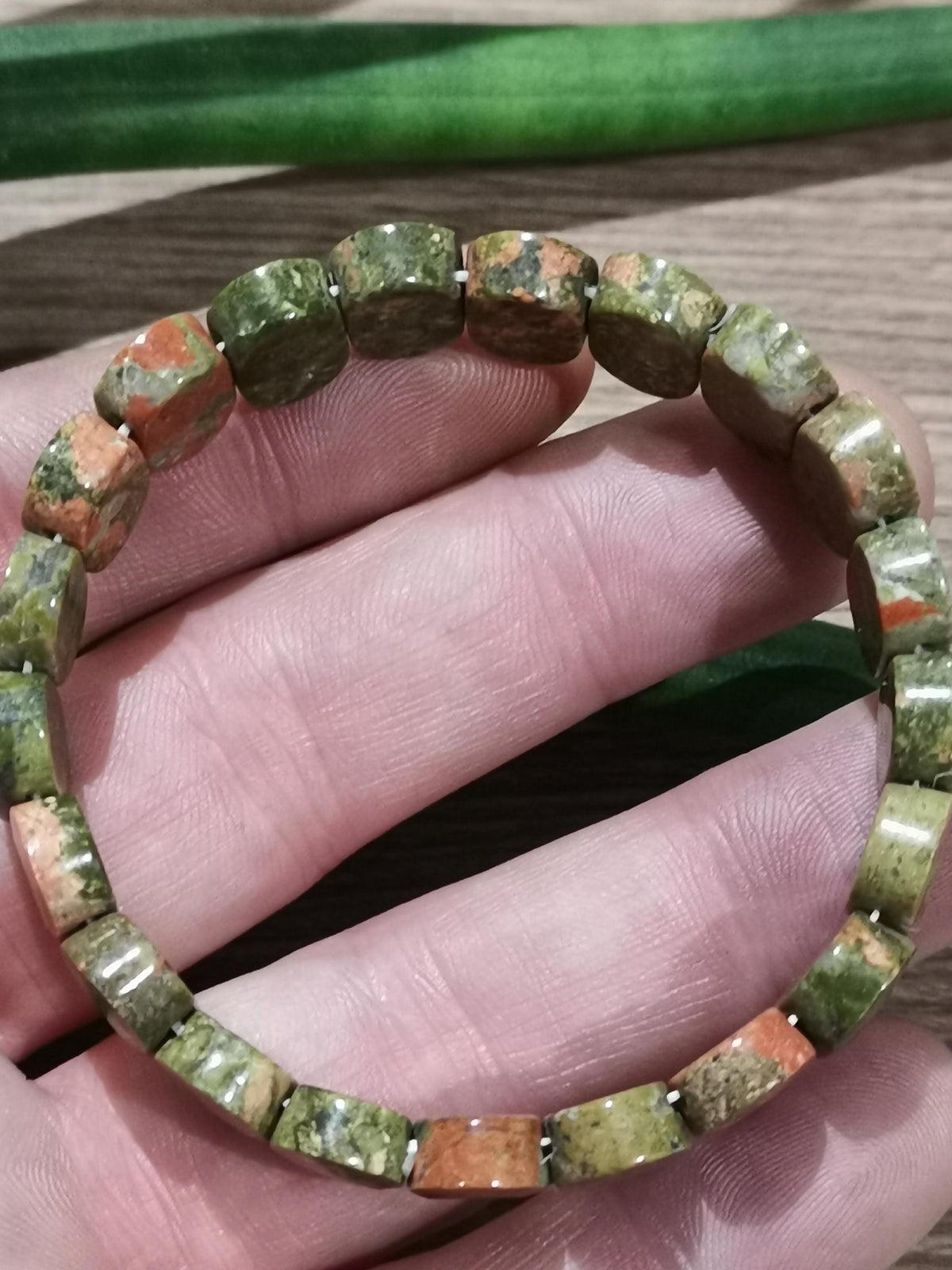UNAKITE , Bracciale su misura in perla ovale sfaccettata da 14 x 9 mm