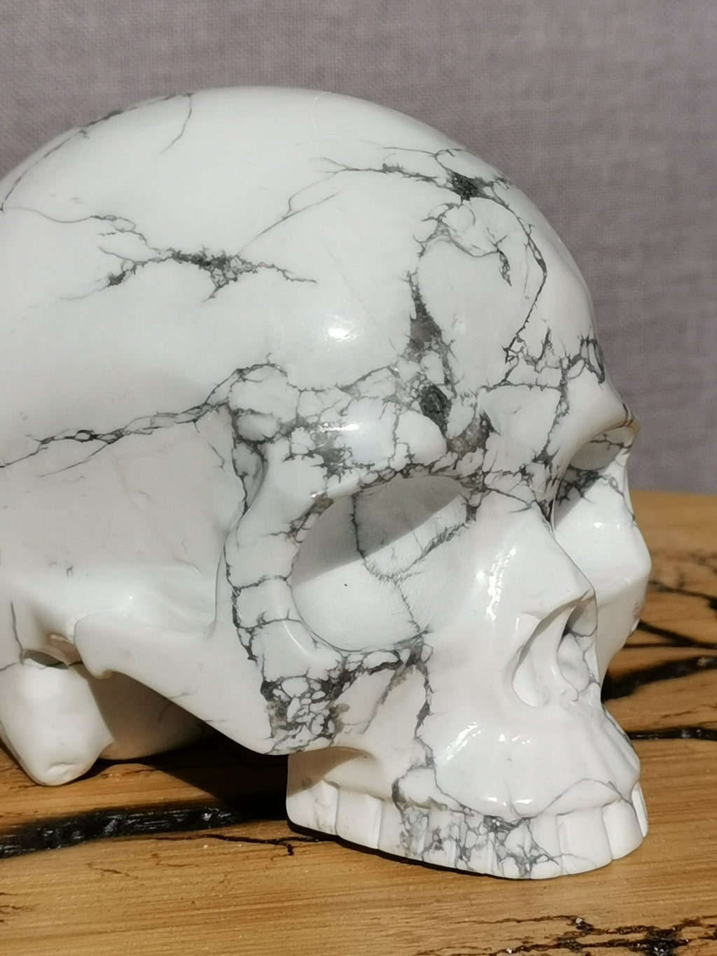 Pierre howliet Natuurlijke steensculptuur, geslepen in de vorm van een schedel / memento mori / curiositeitenkabinet