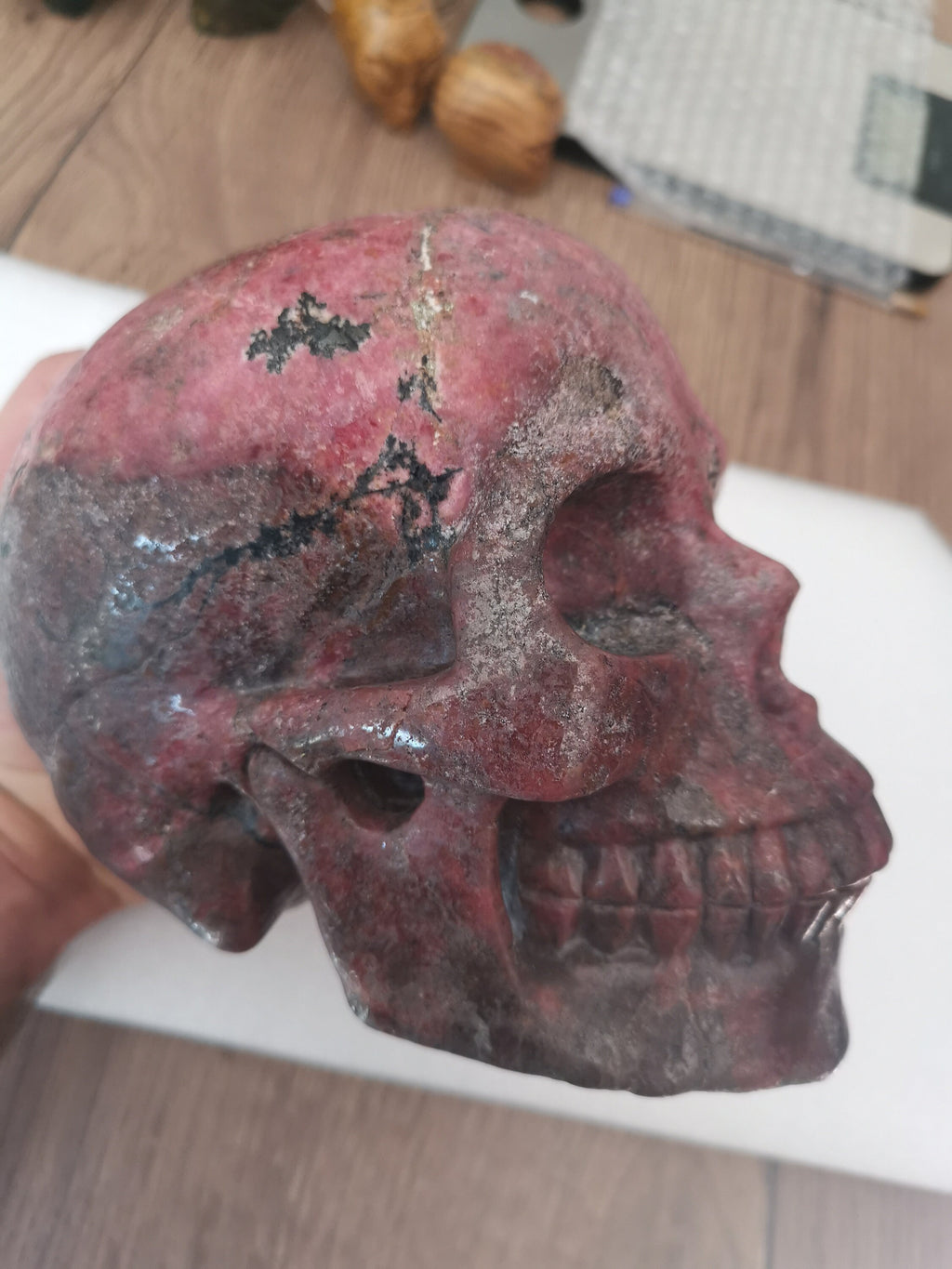 Rhodonite du Pérou  /  Grand Crâne XXL 4,7  KG Pierre naturelle  / tète de mort , Memento Mori , vanité