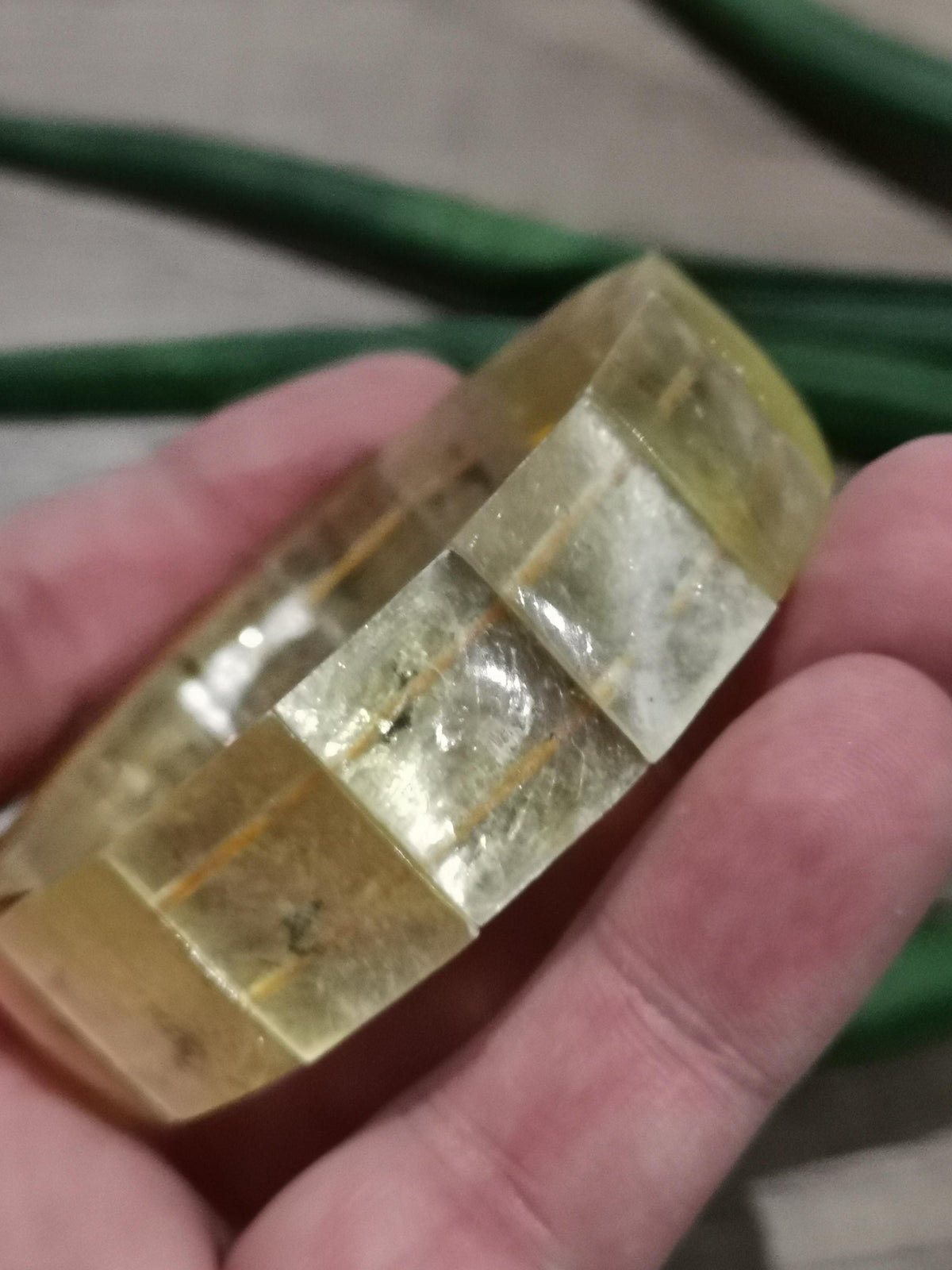 Mica OU muscovite , Mica estrelada da mais alta qualidade , Pulseira tipo rígida / mica dourada
