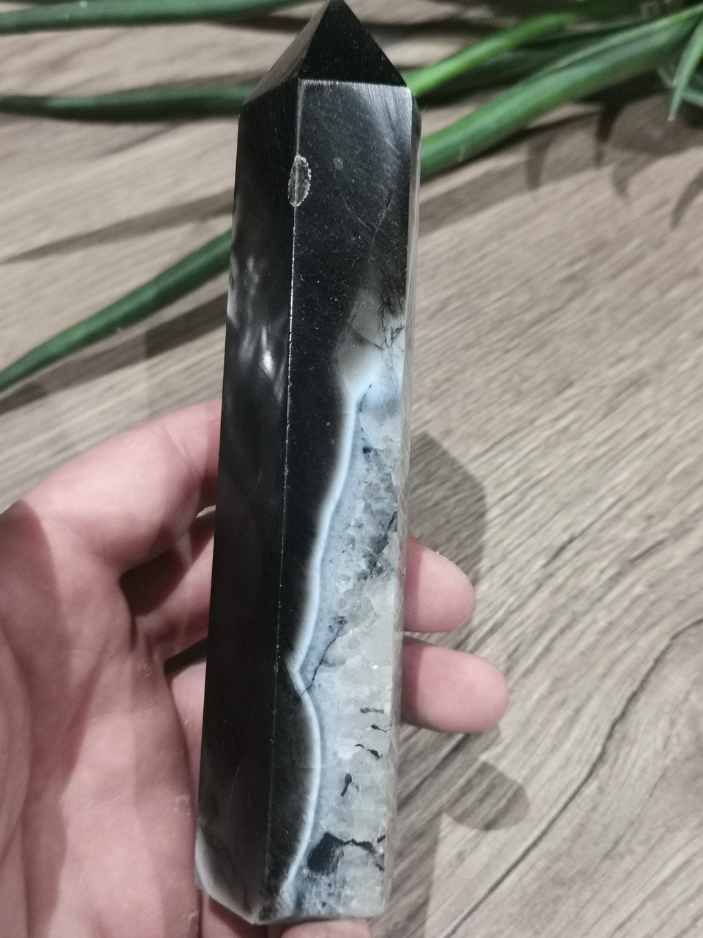 Agate noire à bandes d’Uruguay – Pointe obélisque de 169 mm