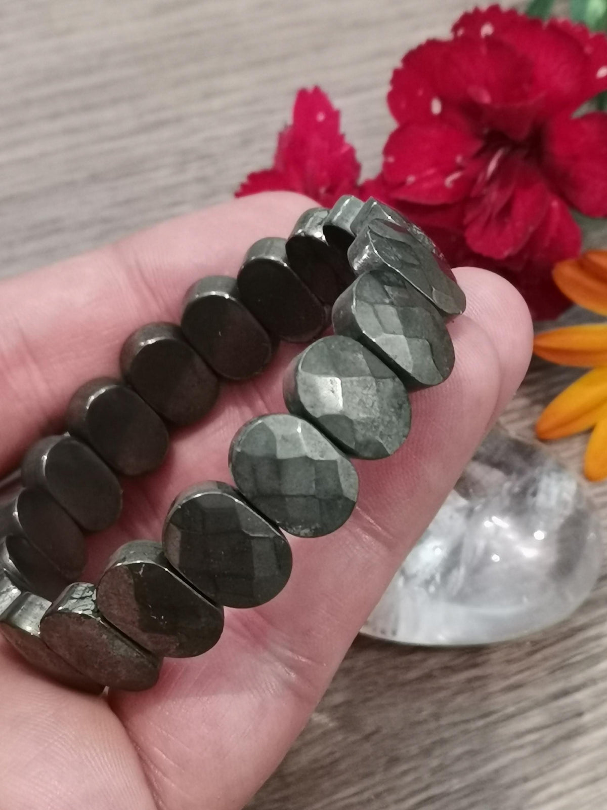 Pulseira em pirite dourada do Peru · Contas ovais facetadas