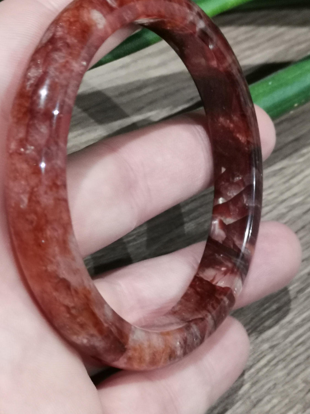Hematoïde kwarts AA vuurrood, stijve armband / binnendiameter 64 mm