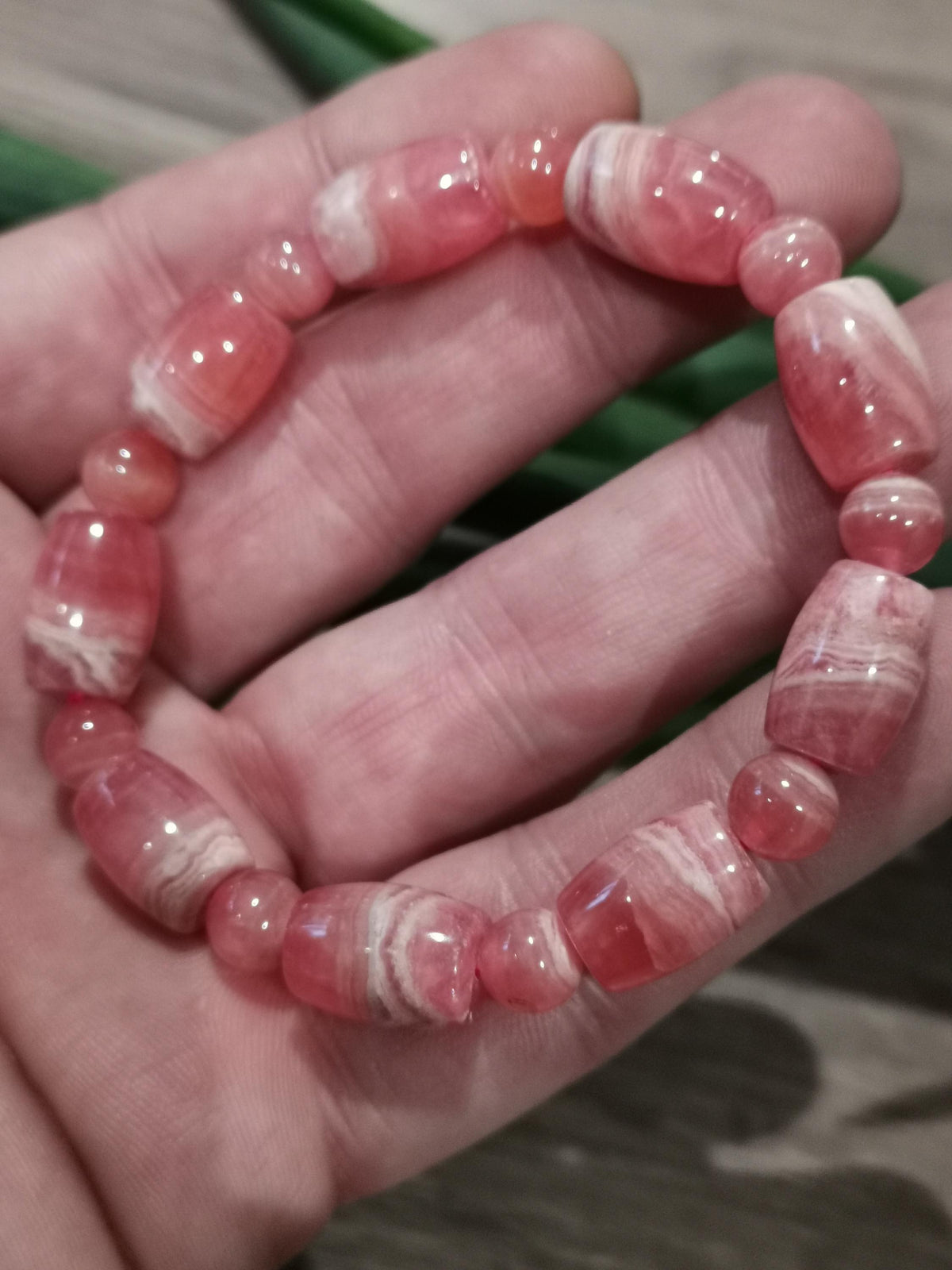 Rhodochrosiet uit Argentinië, ronde parel van 8 millimeter + tonvormig van 14 / 10 -> Grade AAA+