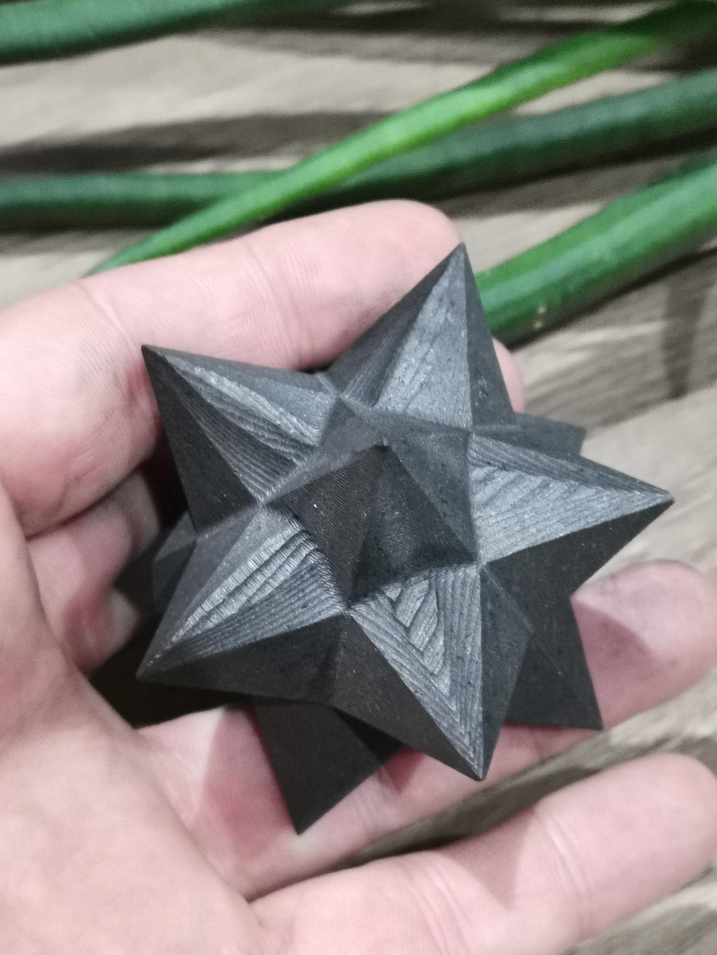 Merkaba aus natürlichem russischem Schungit, 74 mm