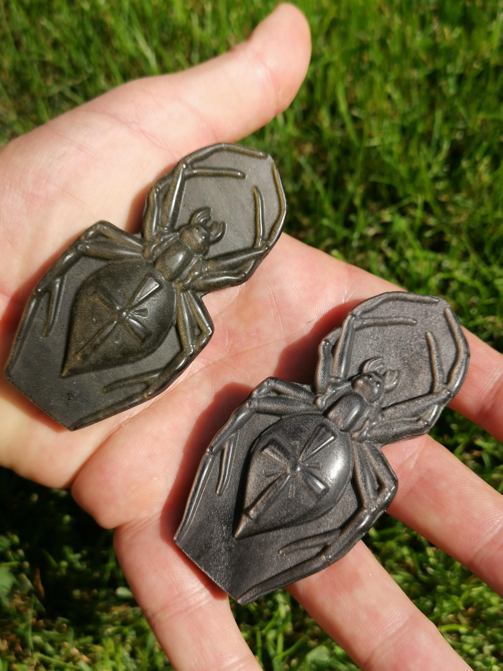 Zilveren of gouden obsidiaanspin uit Mexico – Natuurlijke steen
