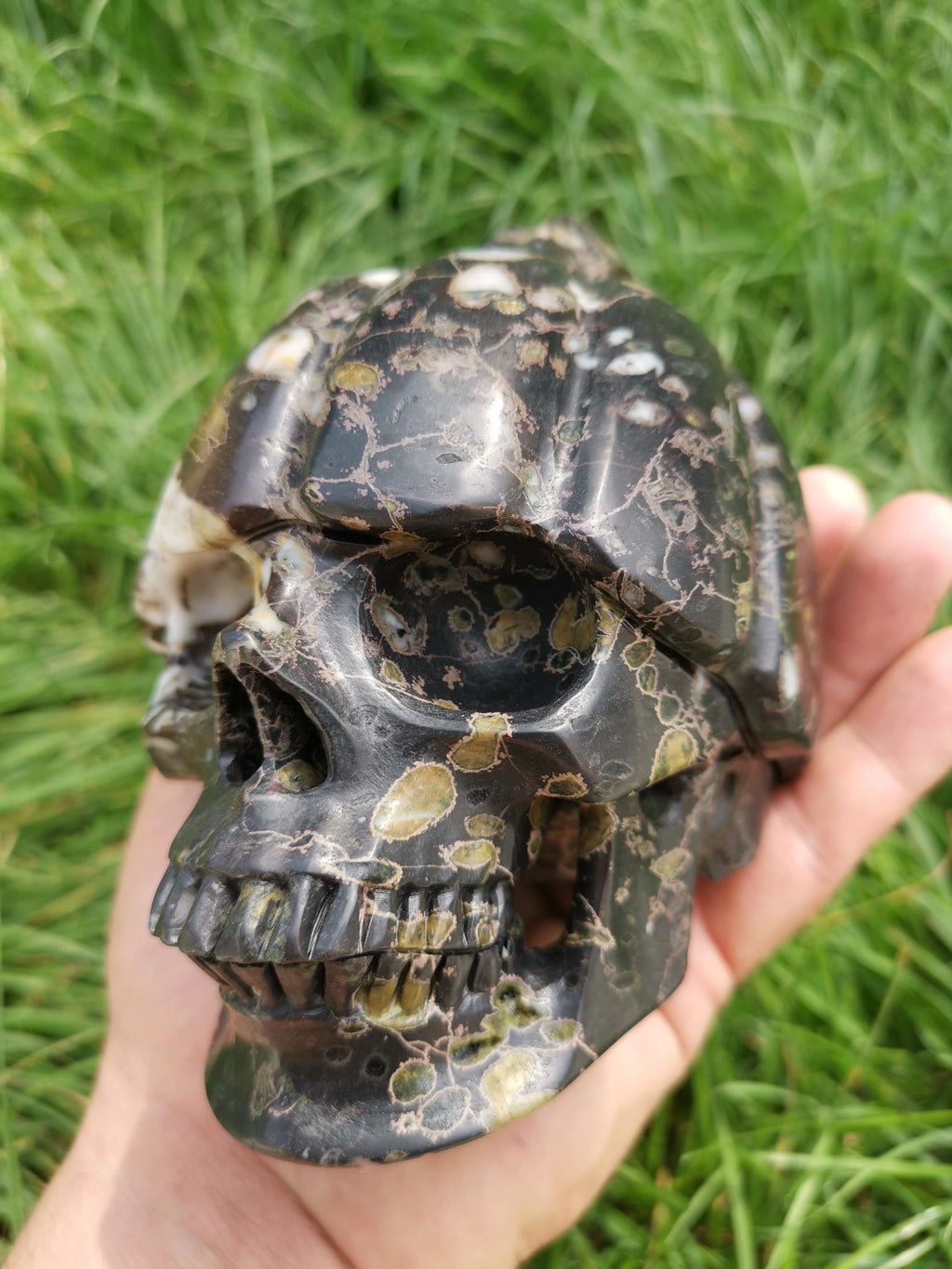 Pumpor i plumitjaspis   / Dödskalle i natursten   /  Skull Kristallskalle / halloween / Pumpa