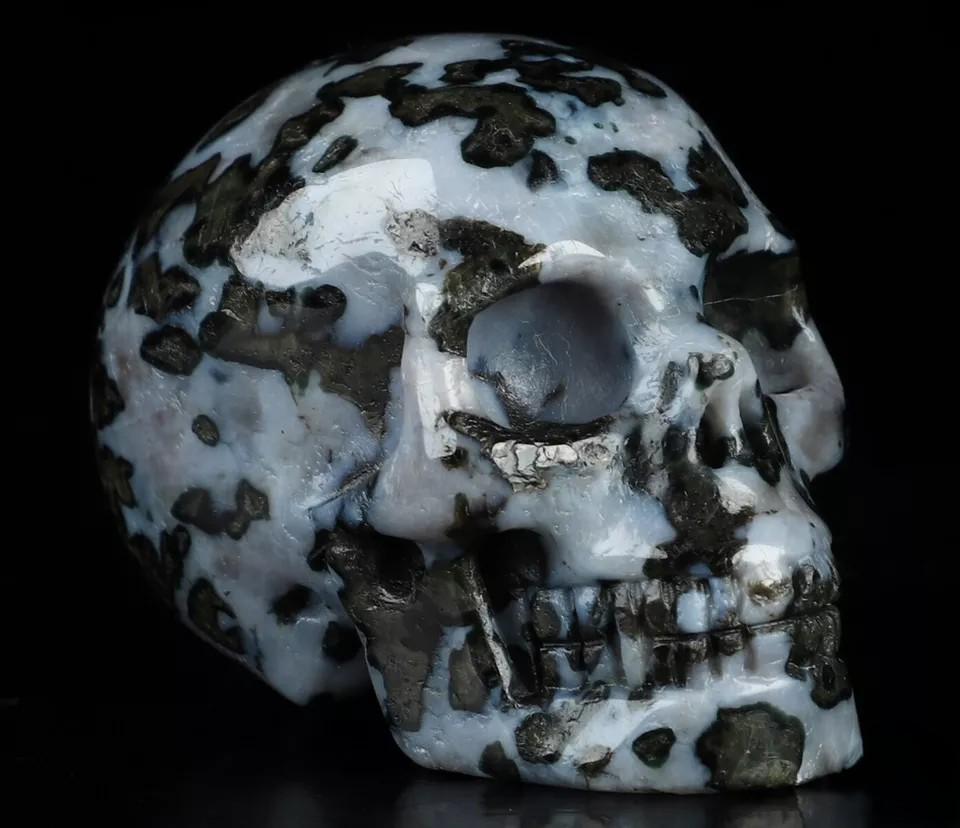 2" sculptuur van een stenen schedel van mystieke merliniet / indigo gabro -> Vanitas / memento mori