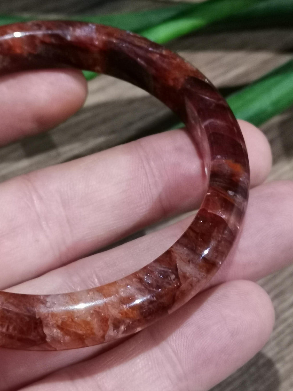Hematoïde kwarts AA vuurrood, stijve armband / binnendiameter 64 mm
