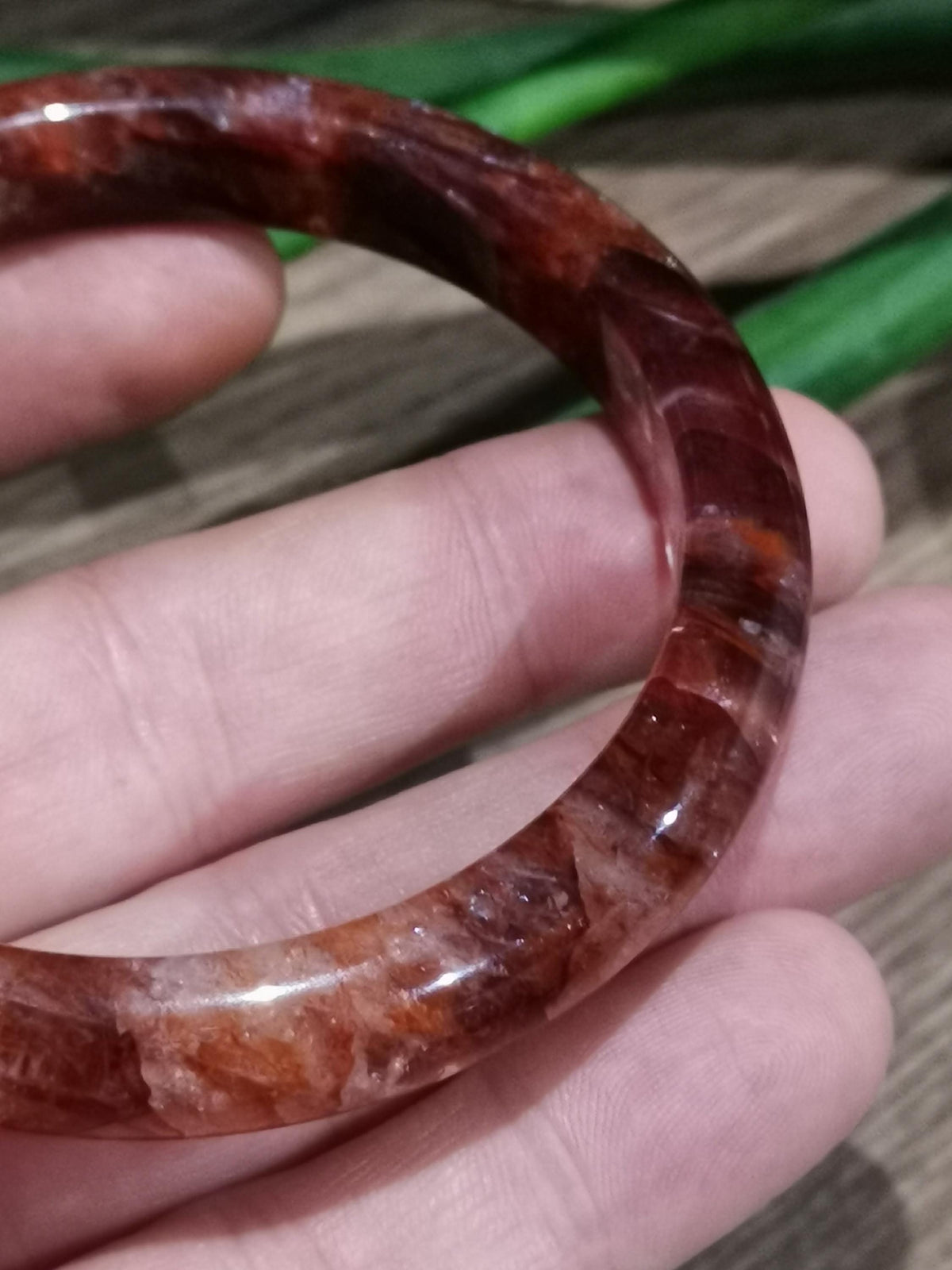 Hematoïde kwarts AA vuurrood, stijve armband / binnendiameter 64 mm