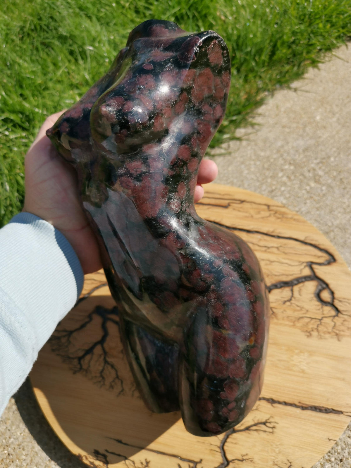 Buste XL , Corps de femme en Grenat Almandin 7 KG , Statue de pierre naturelle