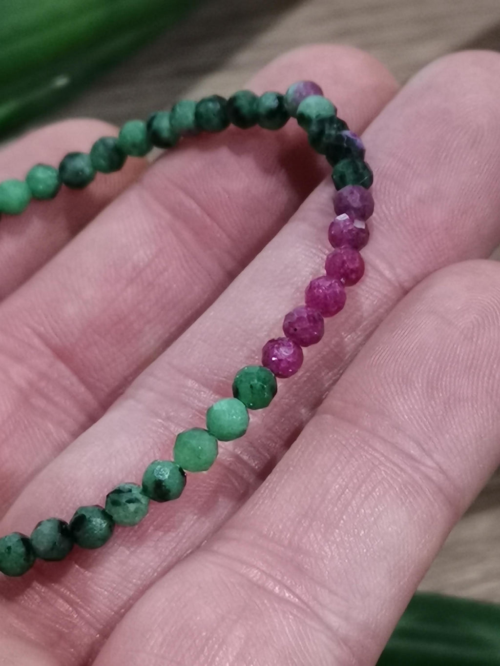 Robijn op zoïsit-armband – Gefacetteerde kralen van 4 mm – Op maat gemaakt