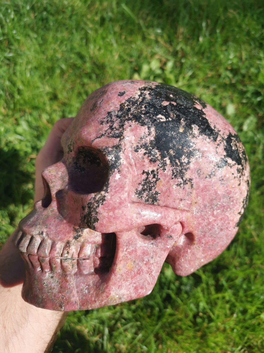 Rhodonite du Pérou  /  Grand Crâne XXL 4,7  KG Pierre naturelle  / tète de mort , Memento Mori , vanité