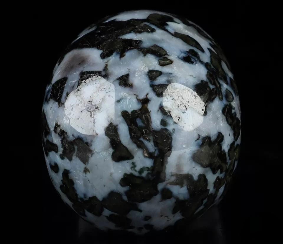 2" sculptuur van een stenen schedel van mystieke merliniet / indigo gabro -> Vanitas / memento mori