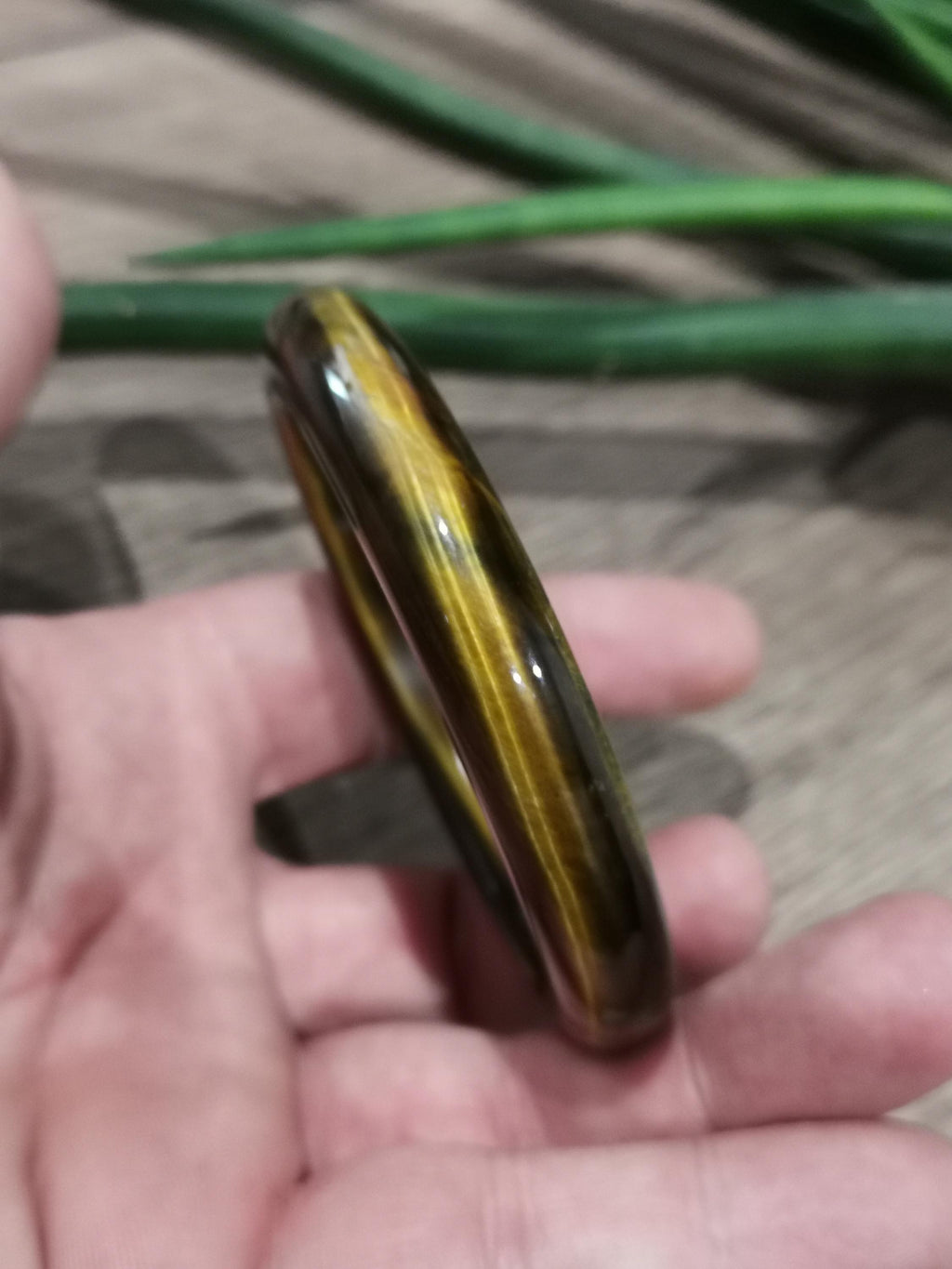 Armreif JONC starr aus Naturstein -> Tigerauge / Durchmesser 61 Millimeter