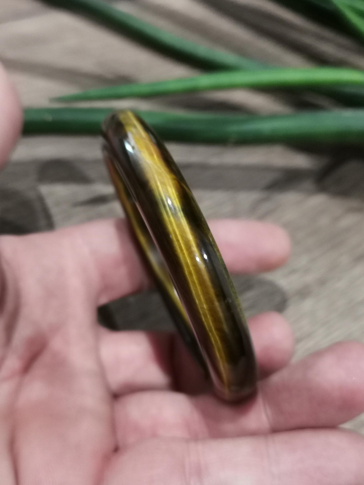 Armreif JONC starr aus Naturstein -> Tigerauge / Durchmesser 61 Millimeter