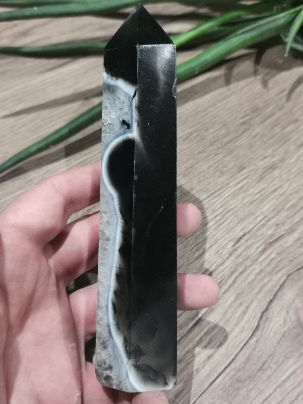 Agate noire à bandes d’Uruguay – Pointe obélisque de 169 mm