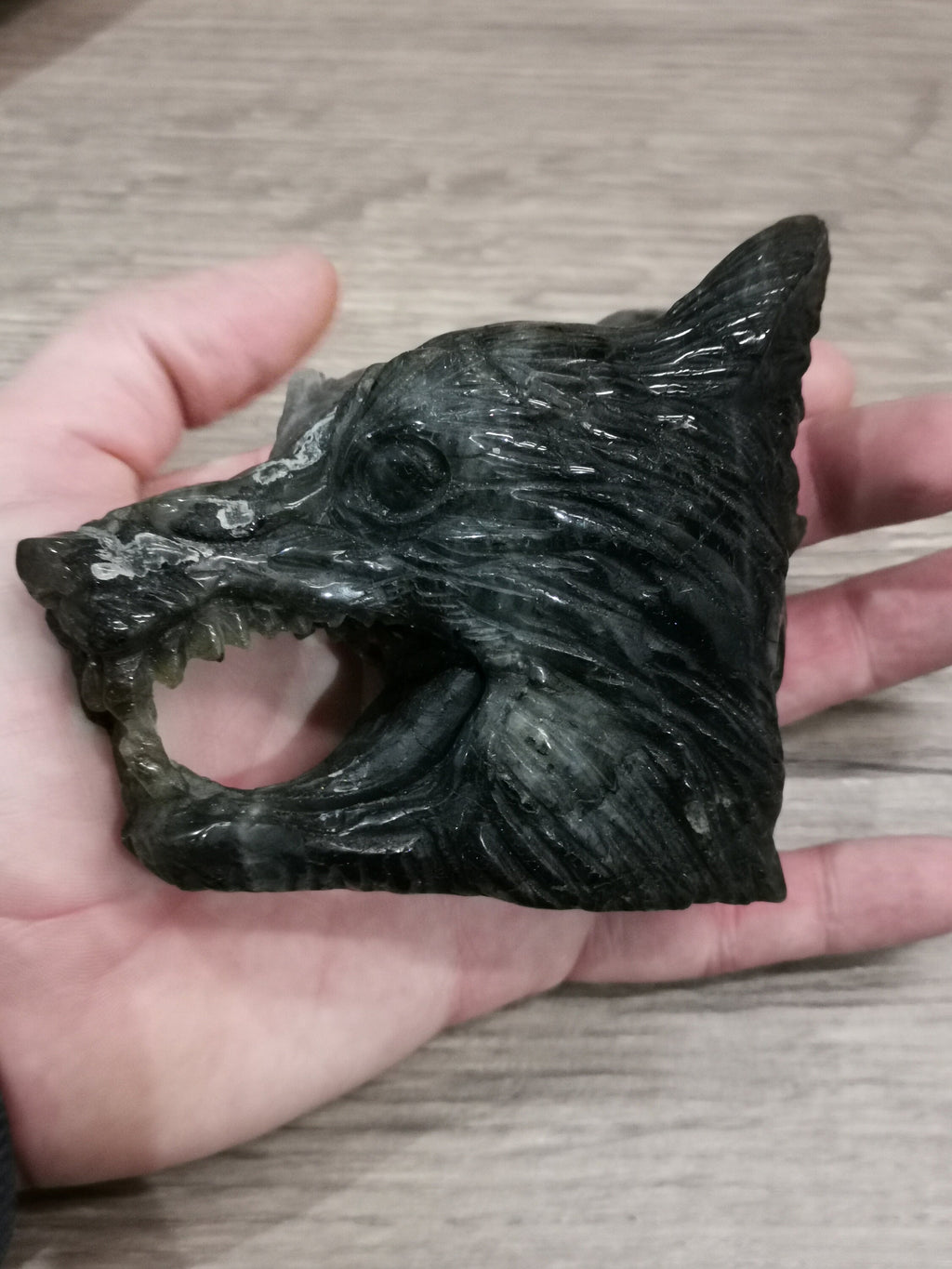 Tête de Loup féroce , Sculpture en Labradorite / Madagascar