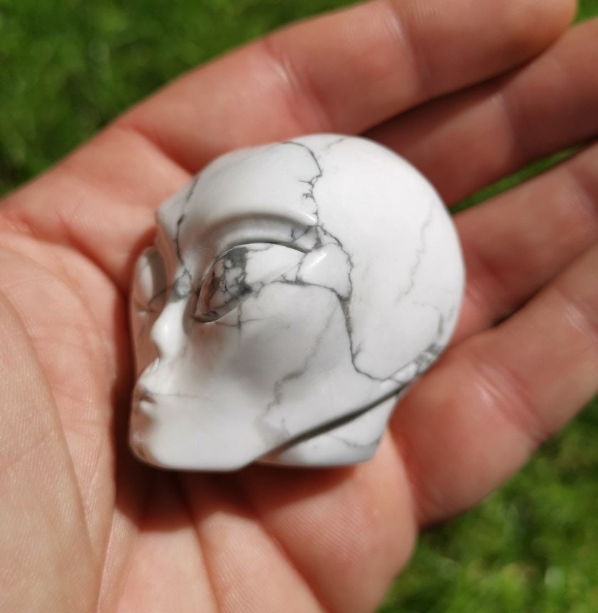 Howlite " turquesa blanca " ALIEN Roswell /Cráneo de piedra natural de colección / decoración Skull , Cráneo , SchÄdel , Cráneo