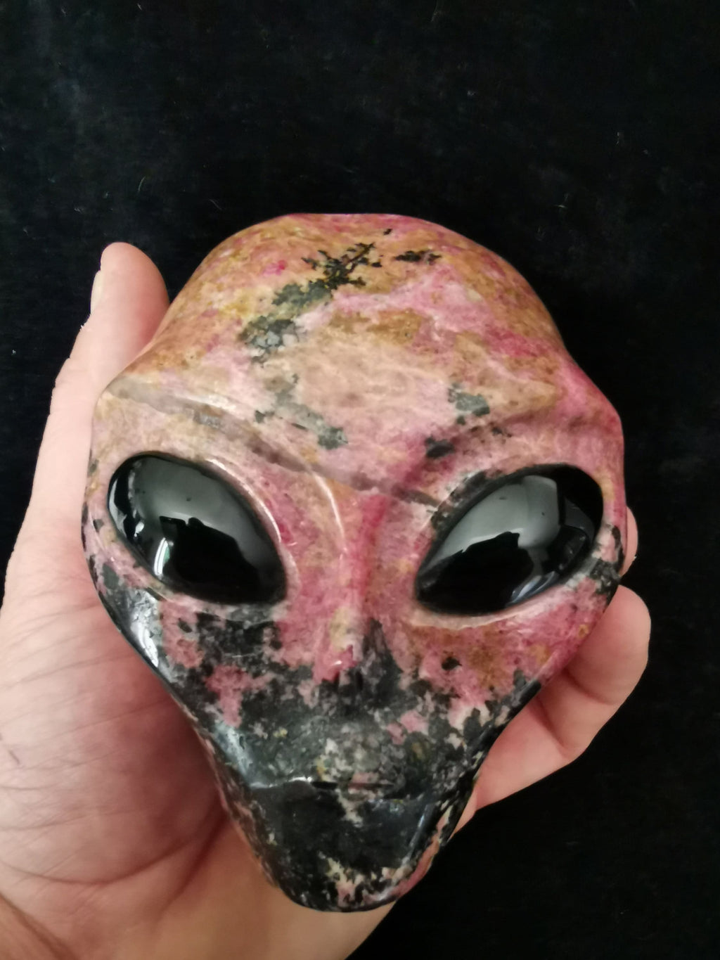 Rhodoniet natuursteen uit de VS --> Beeldhouwwerk in de vorm van een buitenaards alienhoofd / Grijpmans / Alien schedel type Roswell / lithotherapie