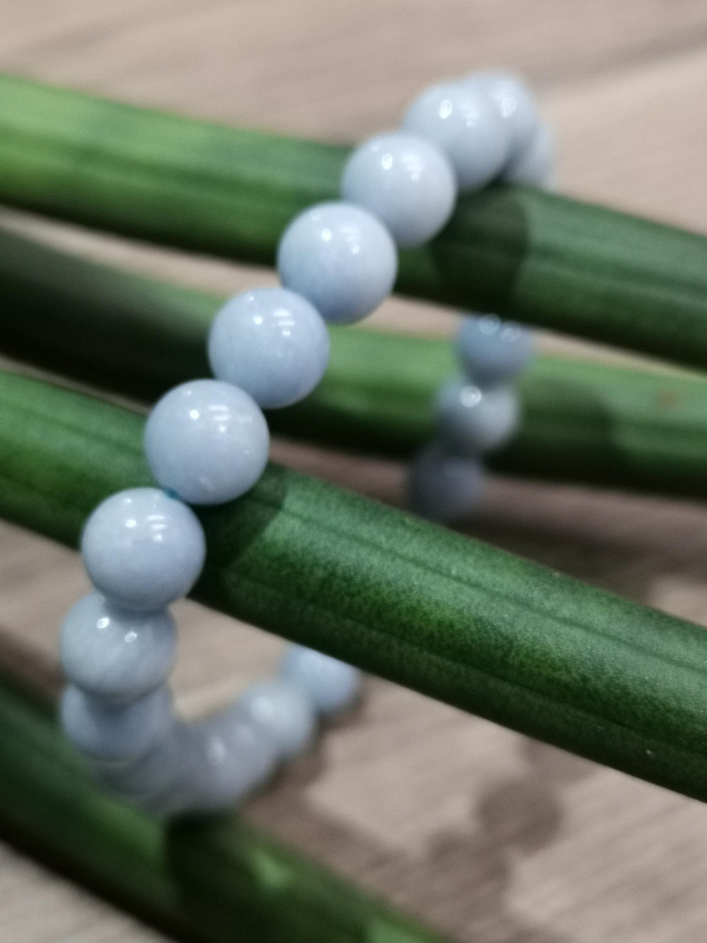 Pulseira em angelite azul, contas redondas de 8 ou 12 mm