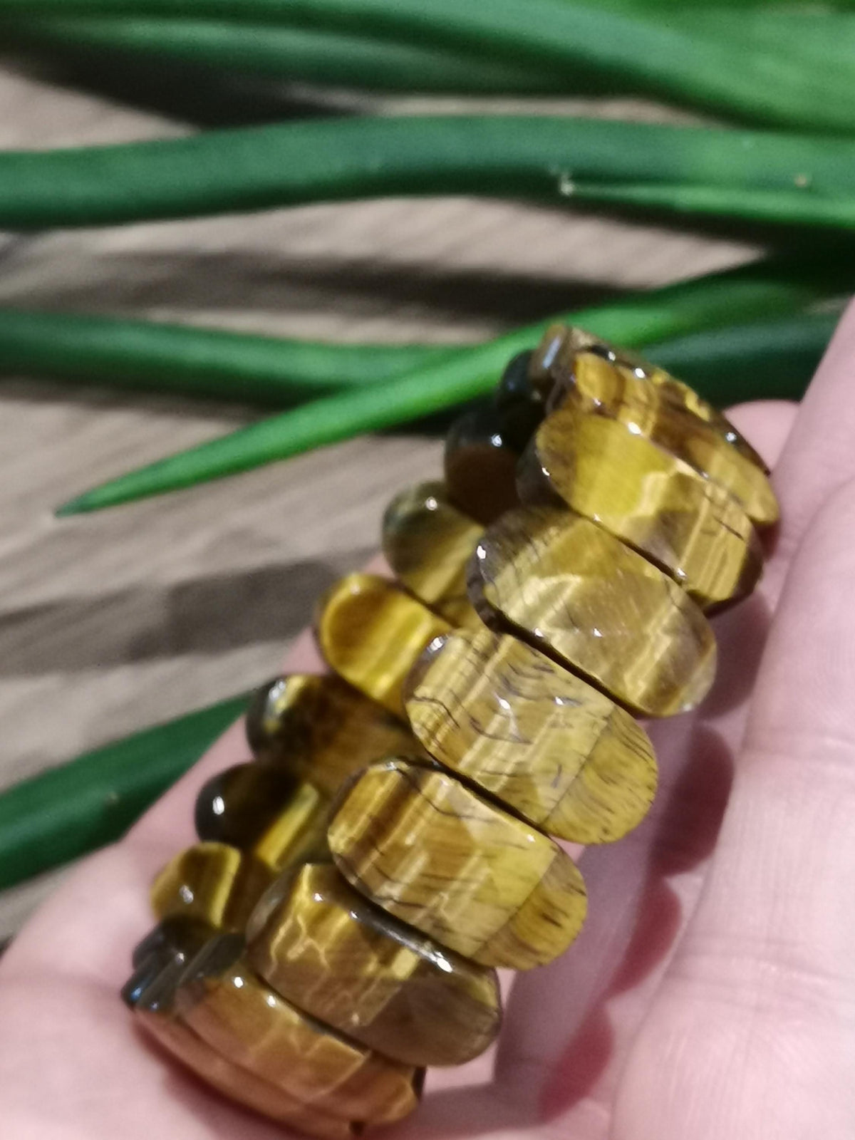 Olho de tigre amarelo, pulseira larga e conta grande formato oval facetada de 20 / 11 mm, Magnífica