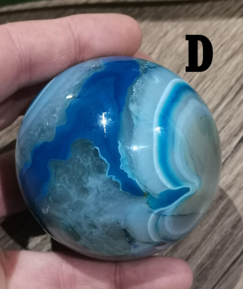 Achat Blau , Madagaskar  -- > Kugel nach WAHL , ideal für einen farbenfrohen Akzent in Ihrer Sammlung