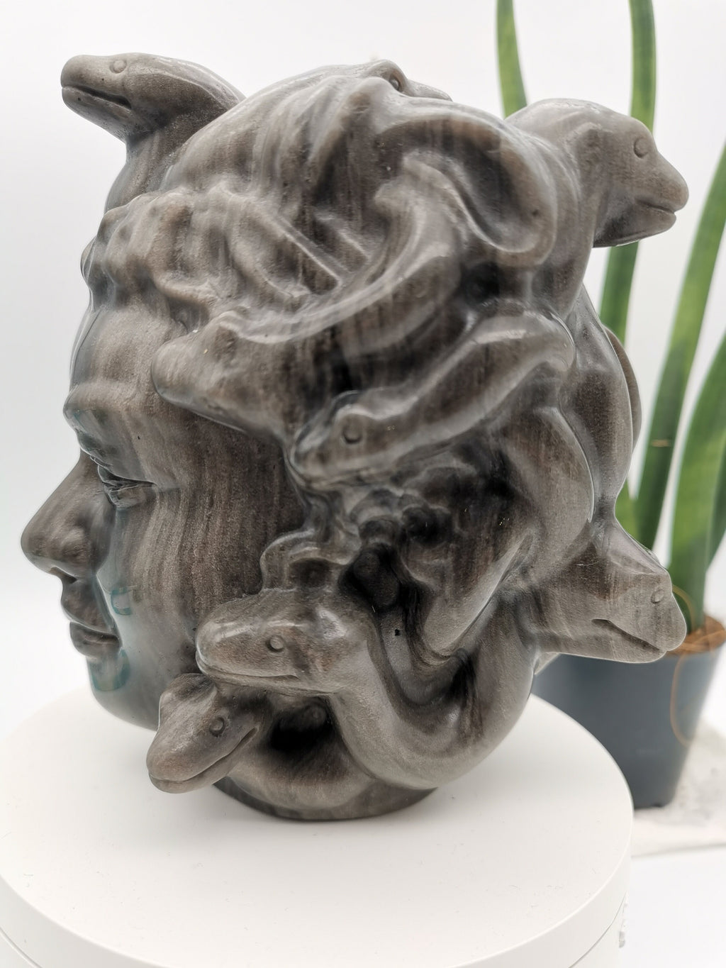 Ossidiana Argentata / Medusa / medusa / Scultura , Statua in pietra naturale da collezione / Mitologia