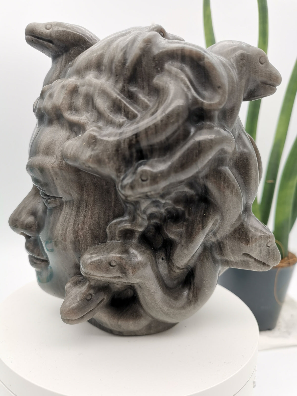 Ossidiana Argentata / Medusa / medusa / Scultura , Statua in pietra naturale da collezione / Mitologia