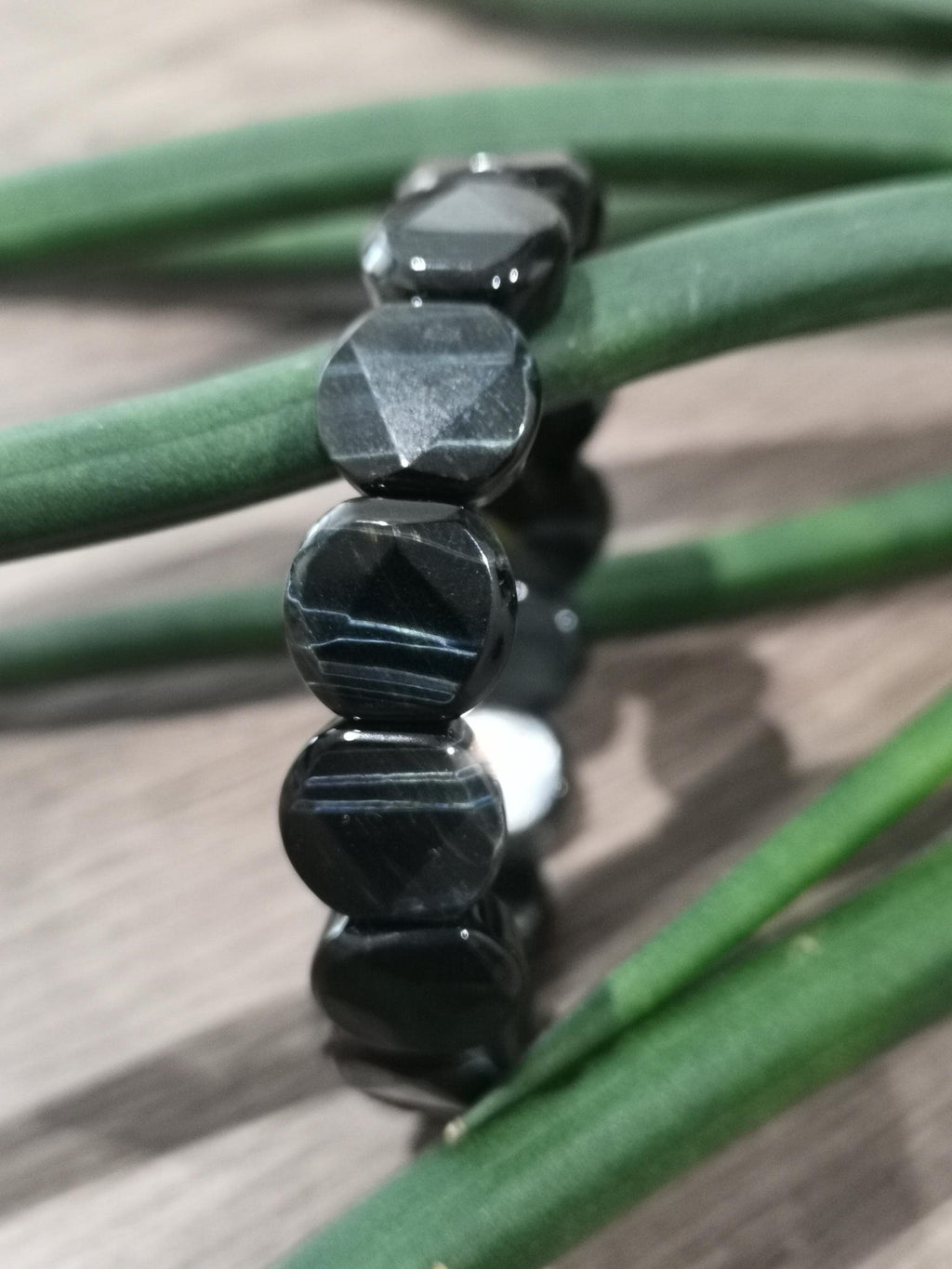Mineralen -> Fauwkenoog / Armband met facetgeslepen ovale parel van 13 mm diameter van natuursteen