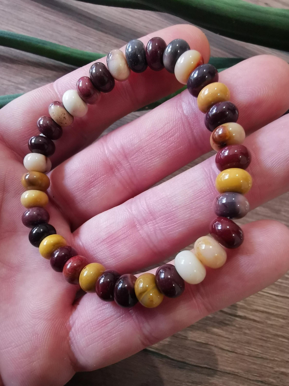 Jaspis Mookaite , mookaite / Armband met donutvormige kralen / Elastisch koord en natuurlijke halfedelsteen