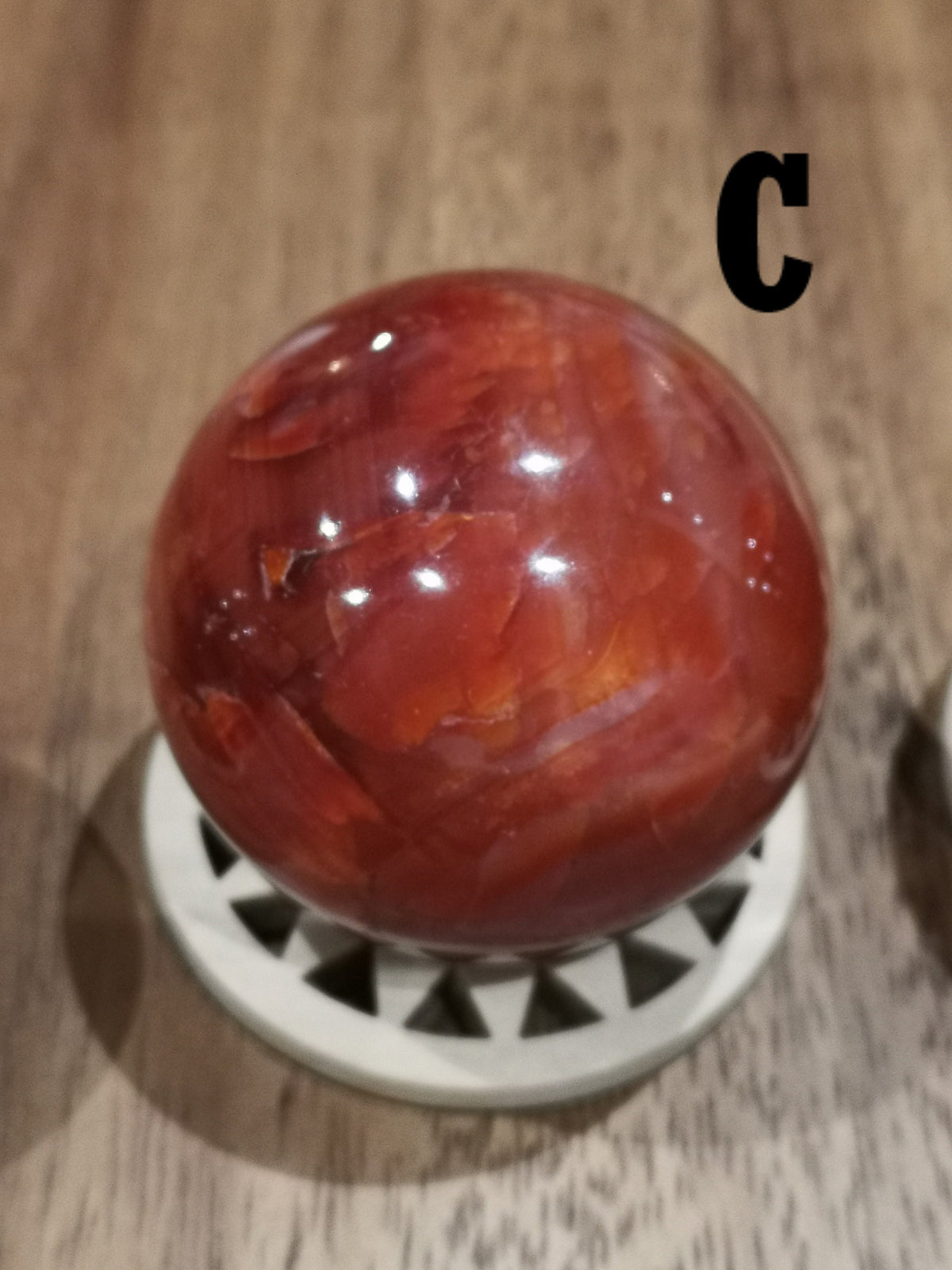 Akanja / Koraljinfärg / KULA i VALFRITT material, sten från Madagaskar / Mineralbola