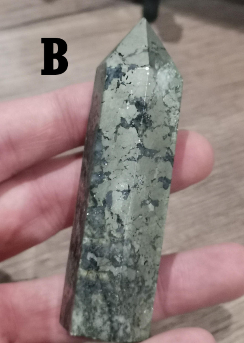 Pyrite du Pérou – Pointe obélisque en pierre naturelle au choix