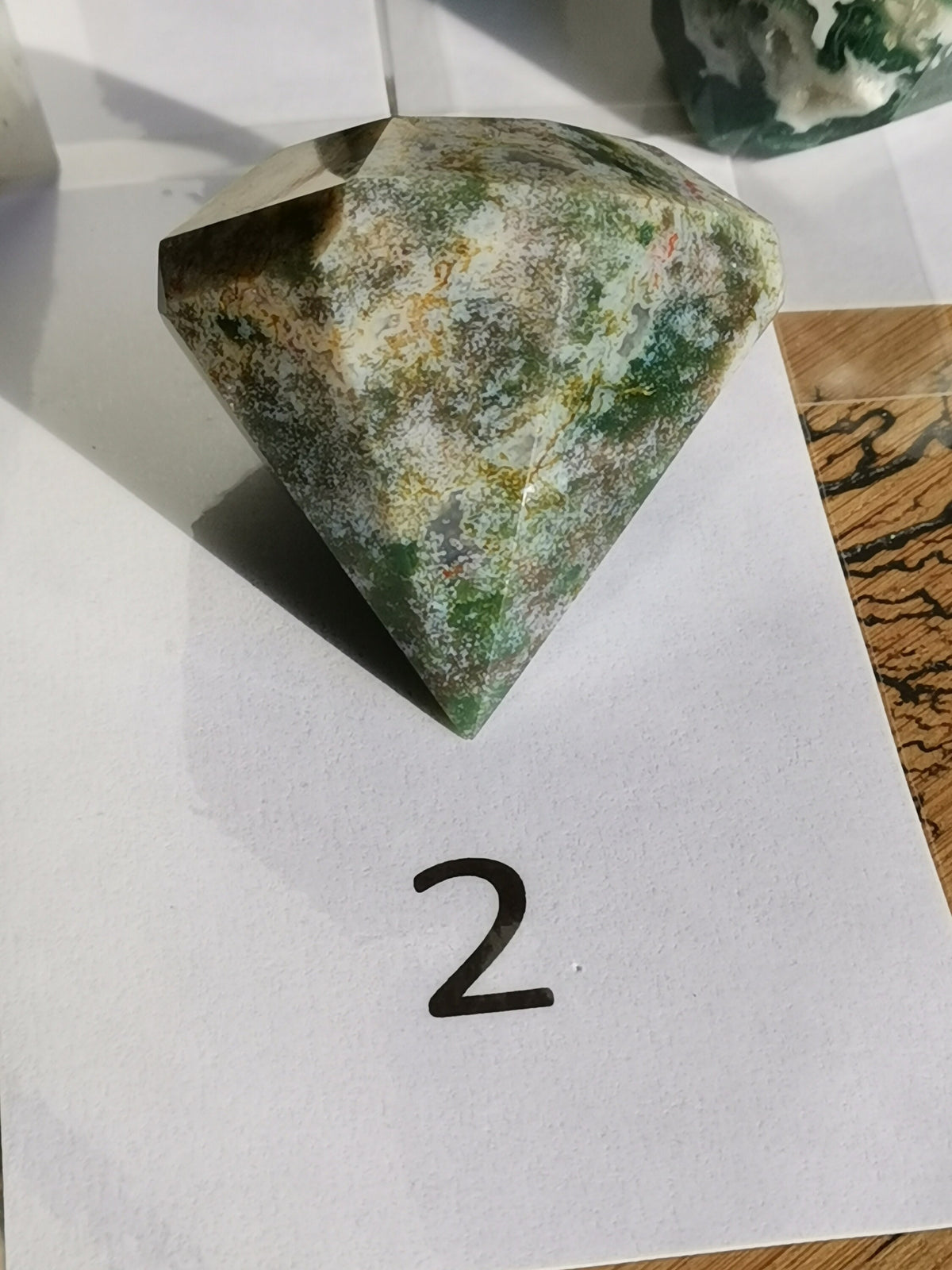 Agate mousse taillée en forme de diamant – Quatre pièces au choix