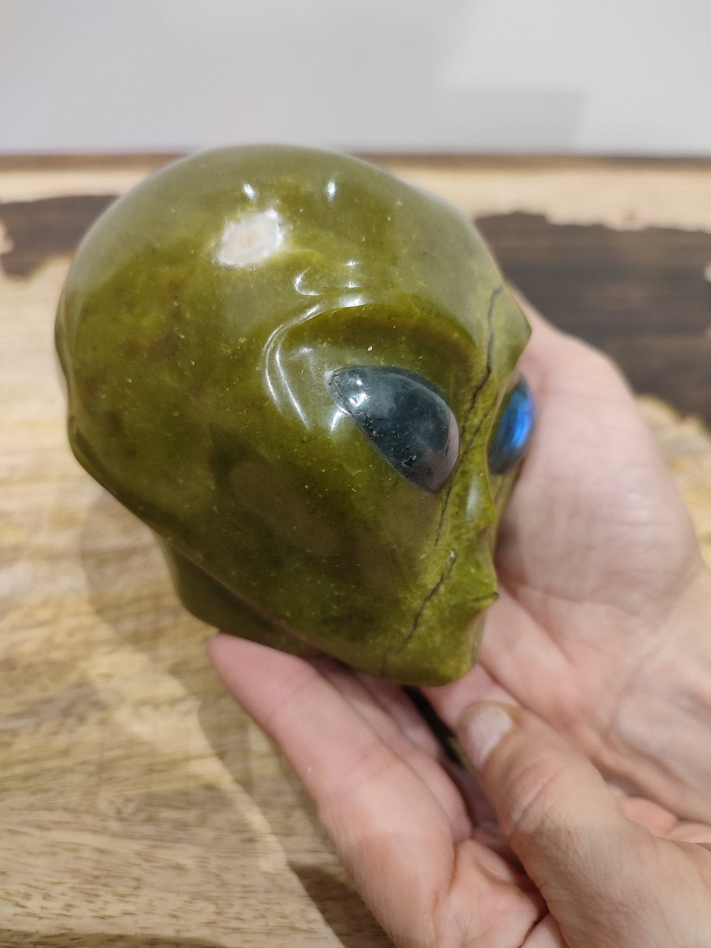 Chrysoprasen-Stein Zitrone / Skulptur Kopf , Schädel außerirdischen Typs Roswell , geschnitzte Mineralien / Wunderkammer