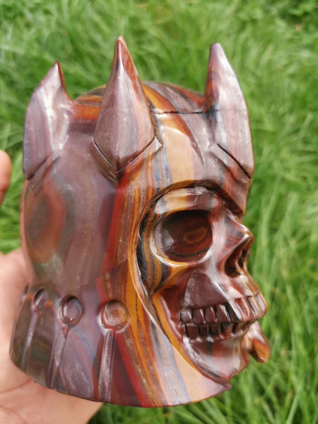 Standbeeld van een samoeraikrijger van tijgeroog / Meerkleurig / Collectie schedel van natuursteen, Crystal Skull