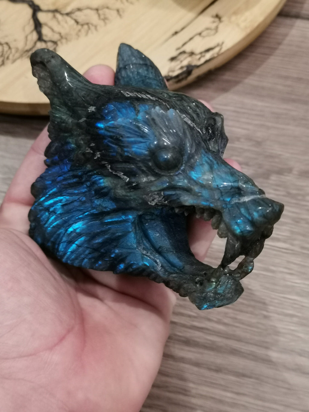 Tête de Loup féroce , Sculpture en Labradorite / Madagascar