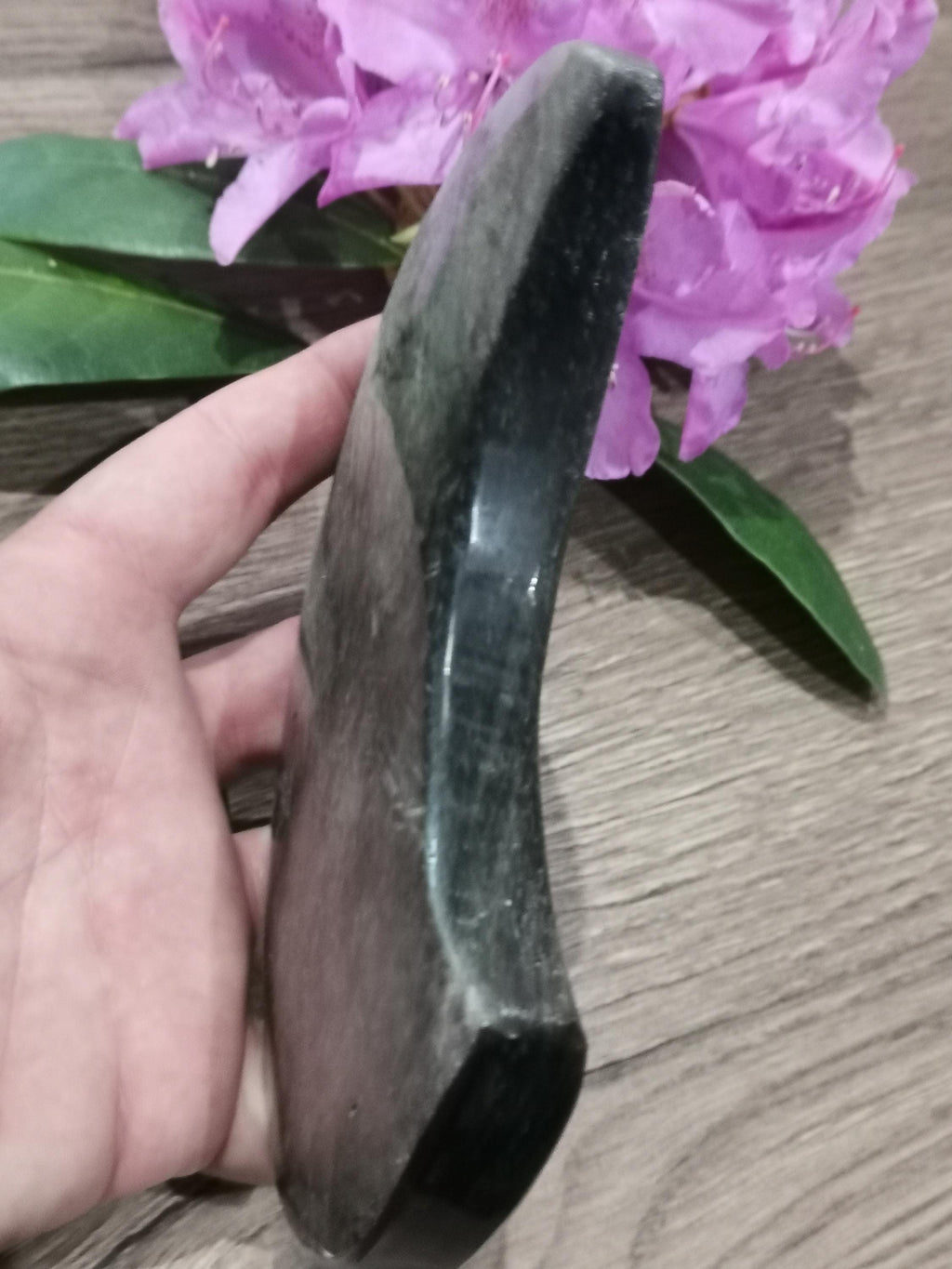 Lune en obsidienne dorée – Pierre naturelle de 15,7 cm