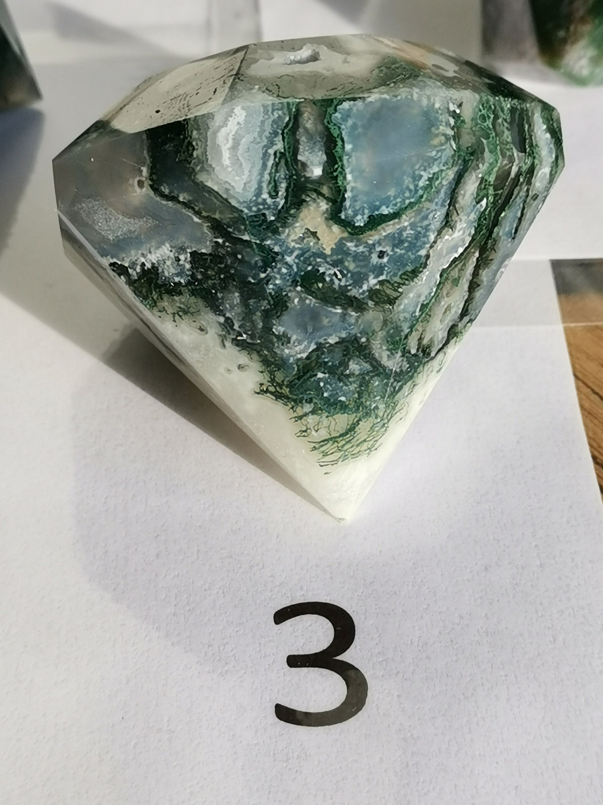 Agate mousse taillée en forme de diamant – Quatre pièces au choix