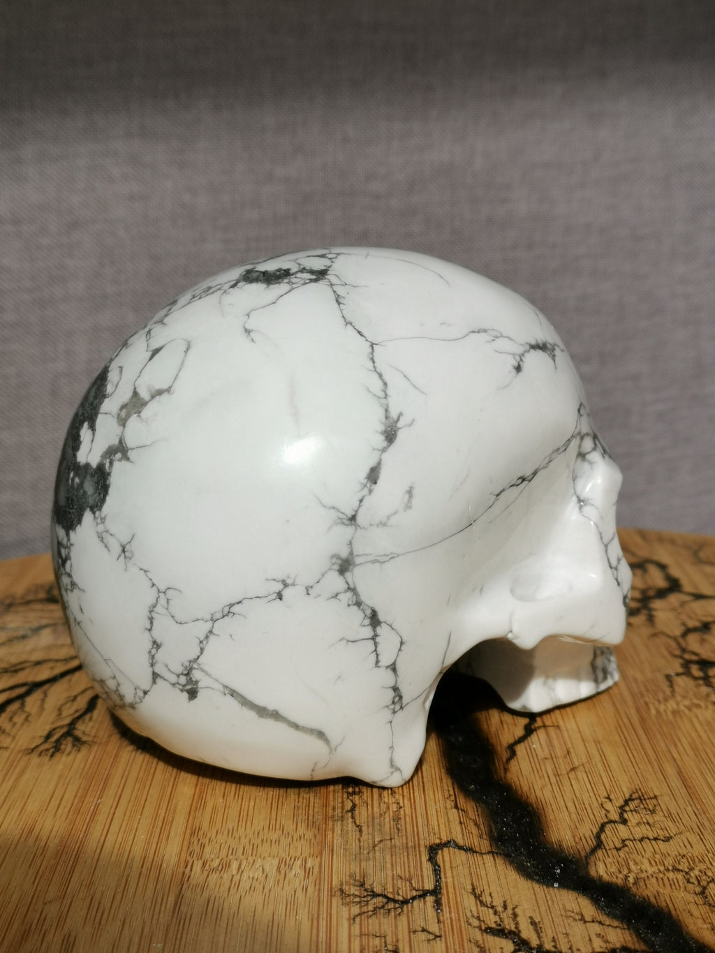 Pierre howliet Natuurlijke steensculptuur, geslepen in de vorm van een schedel / memento mori / curiositeitenkabinet