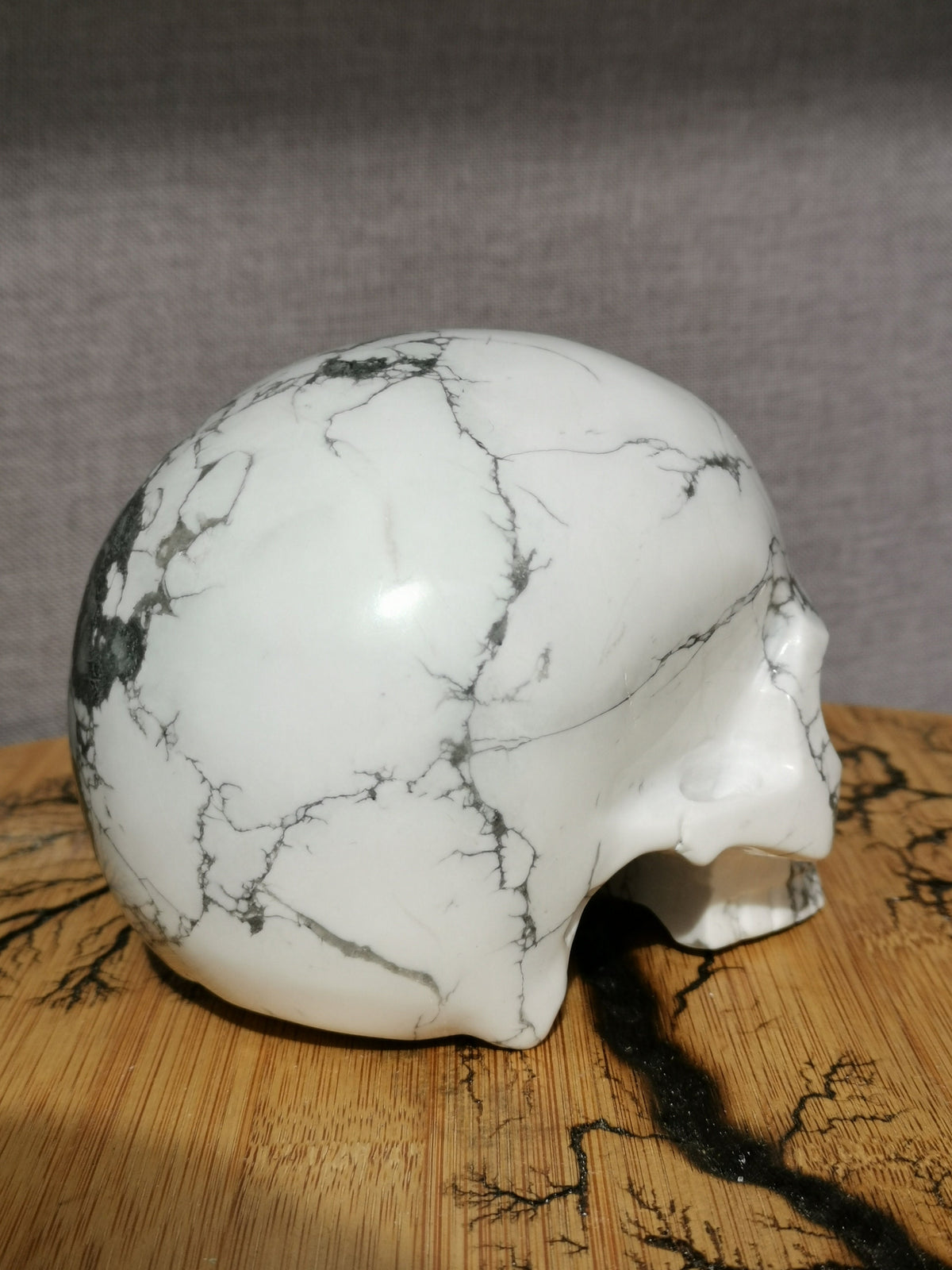 Pierre howliet Natuurlijke steensculptuur, geslepen in de vorm van een schedel / memento mori / curiositeitenkabinet