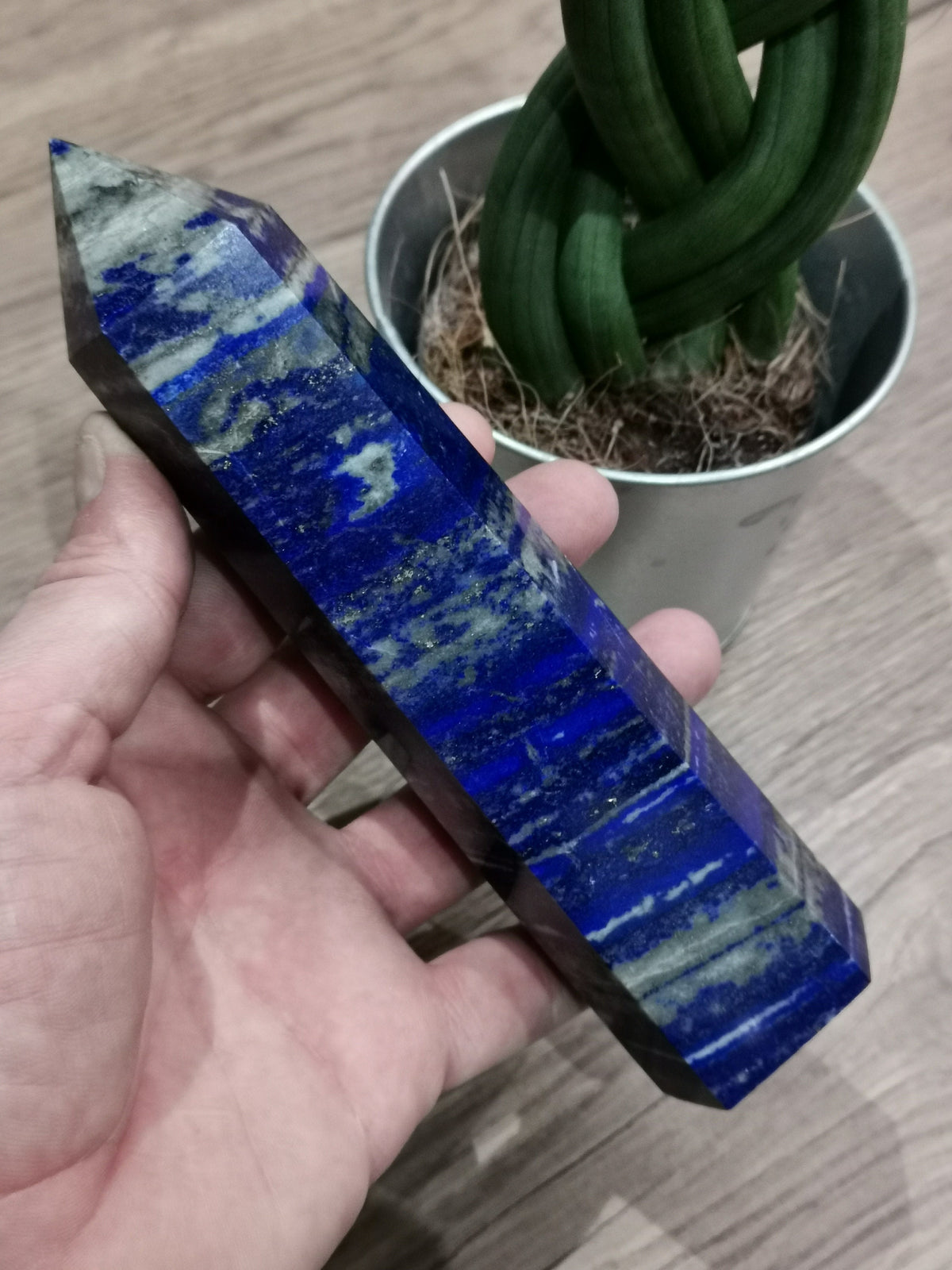 Lapis lazuli, szczyt, wieża 640 g, kamień ozdobny / litoterapia