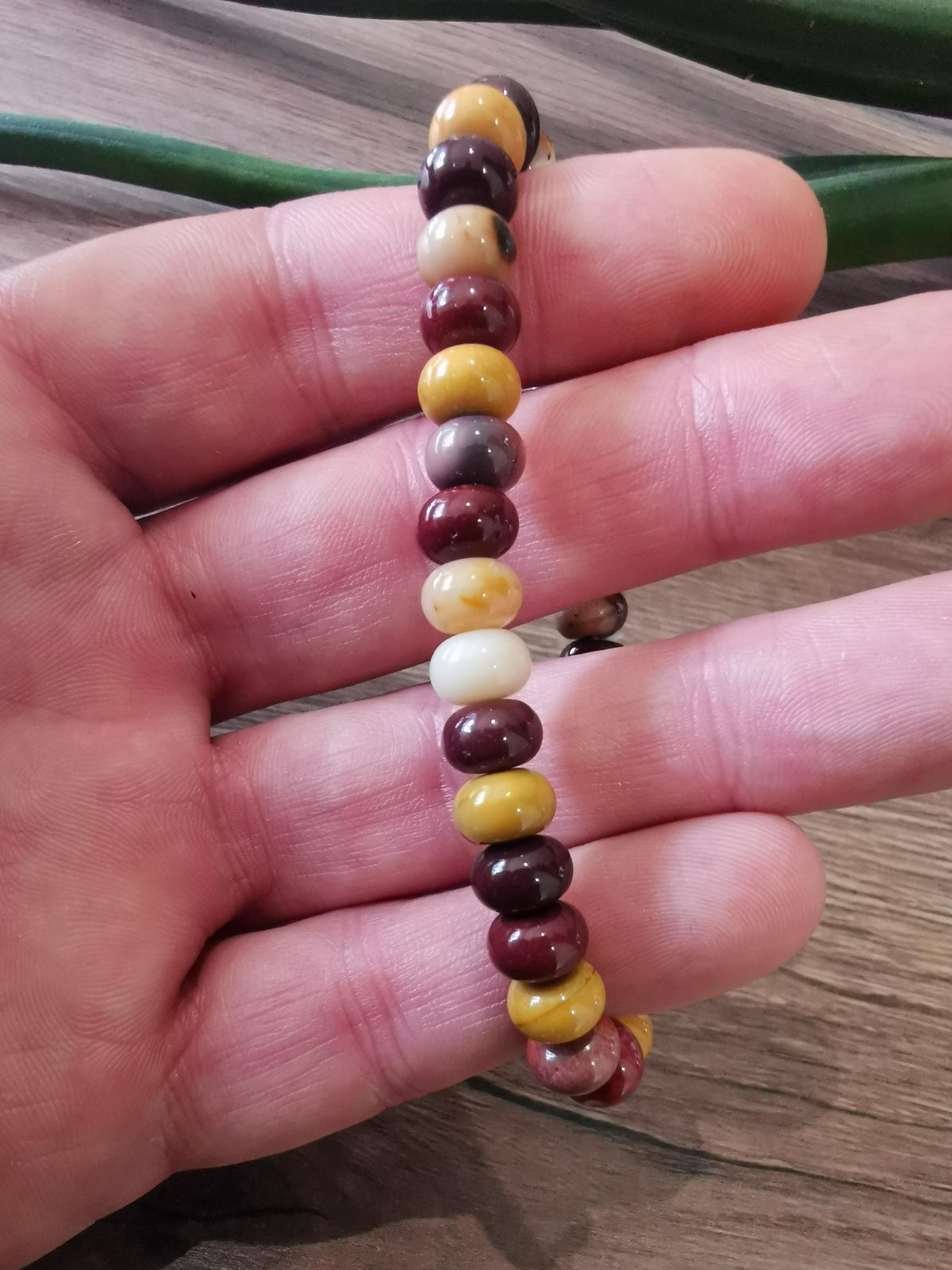Jaspis Mookaite , mookaite / Armband met donutvormige kralen / Elastisch koord en natuurlijke halfedelsteen