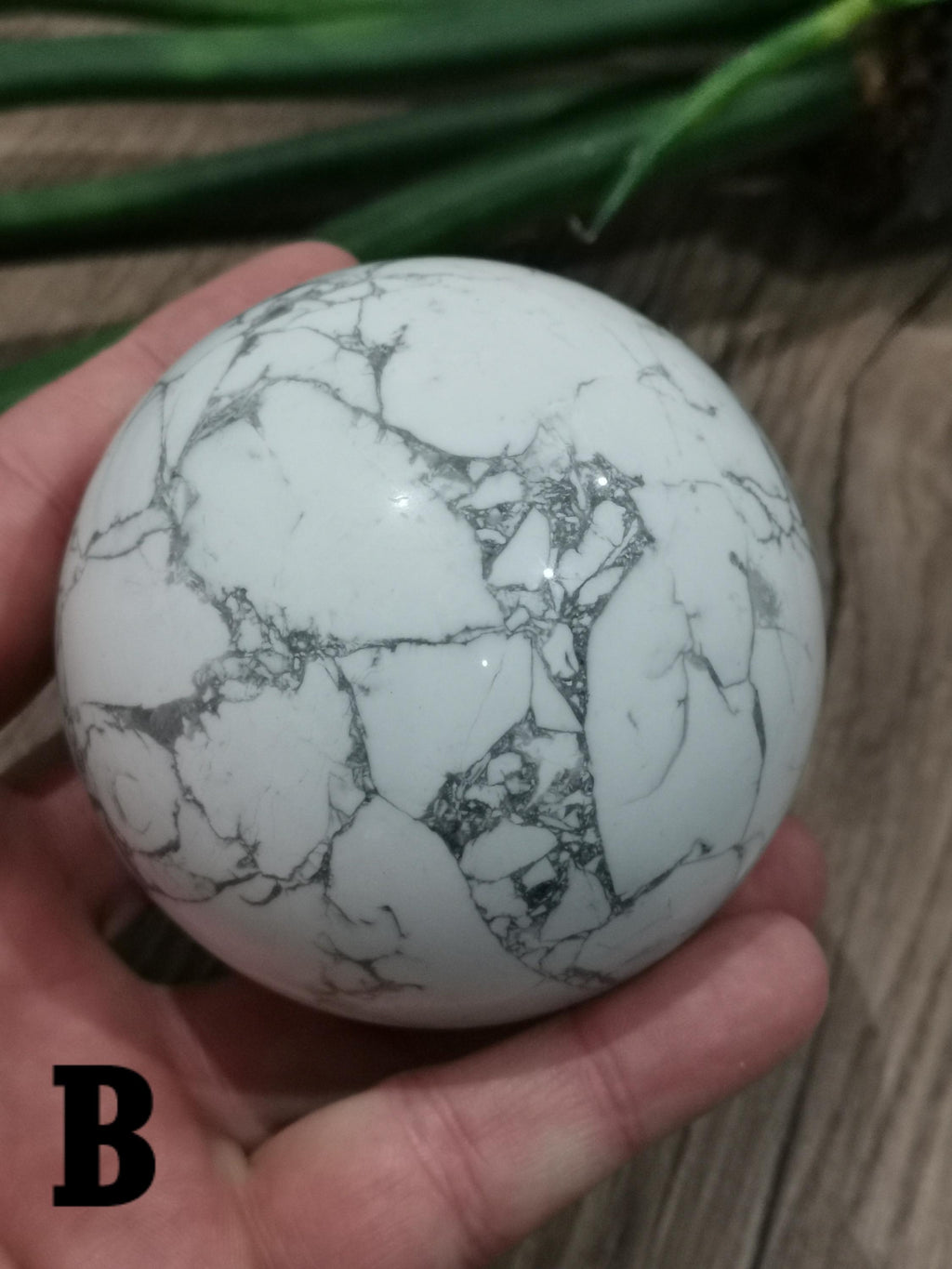 Howlite natural stone from the USA -> Collector's sphere / crystal healing YOUR CHOICE