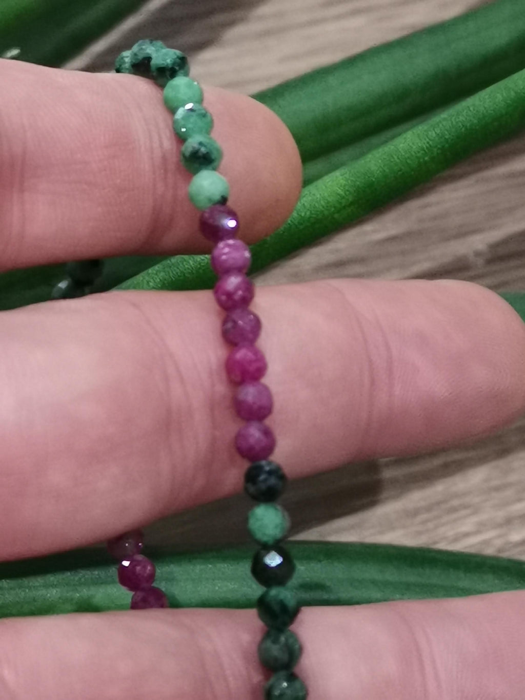 Robijn op zoïsit-armband – Gefacetteerde kralen van 4 mm – Op maat gemaakt