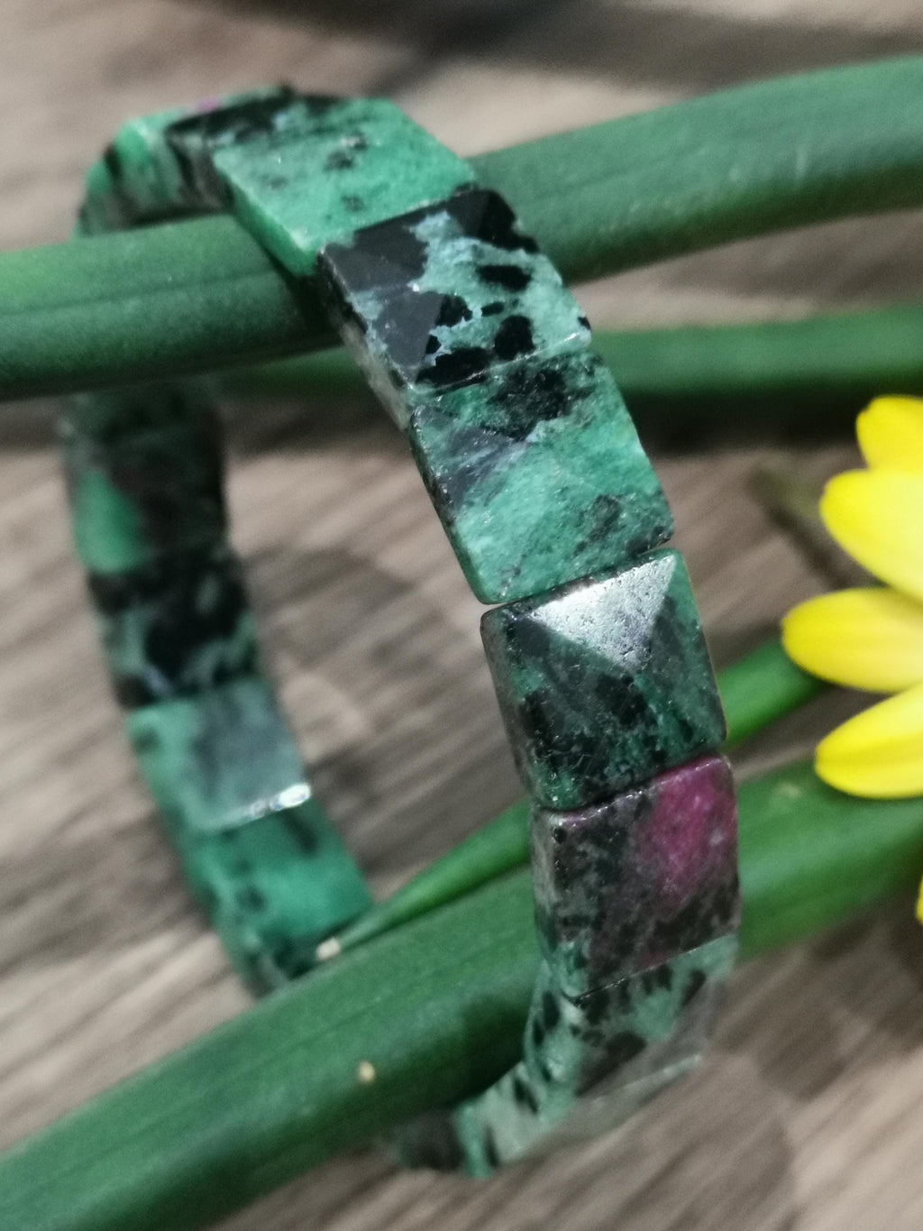 Zoizit-Rubin-Armband – Quadratische, facettierte Perlen 11 mm – Maßanfertigung