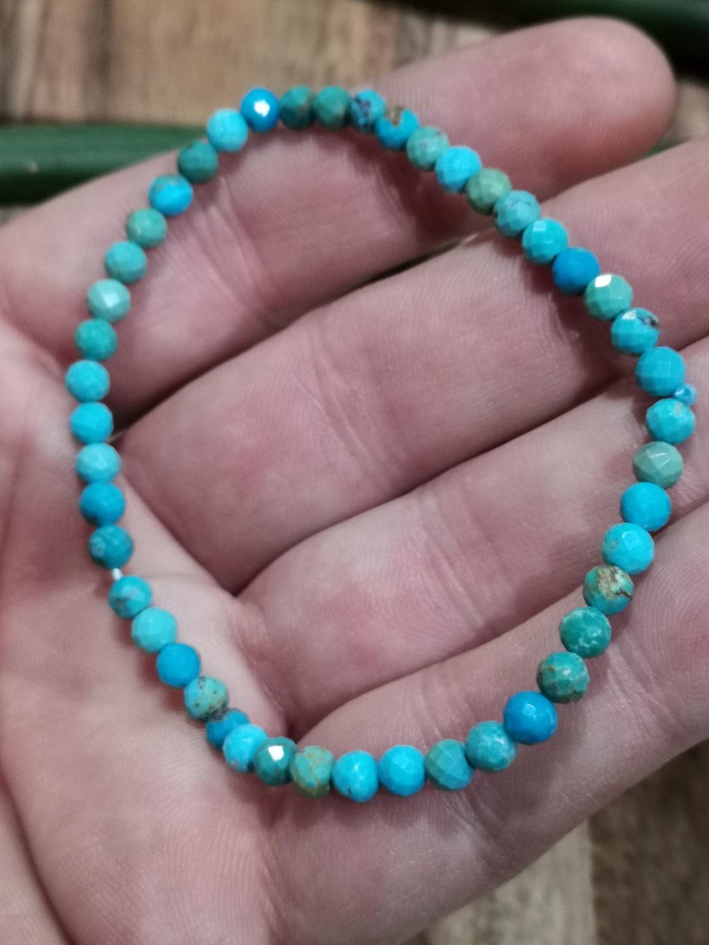 Turquoise uit Mexico  , Op maat gemaakte armband naar keuze  , Ronde facetparel van 4 mm
