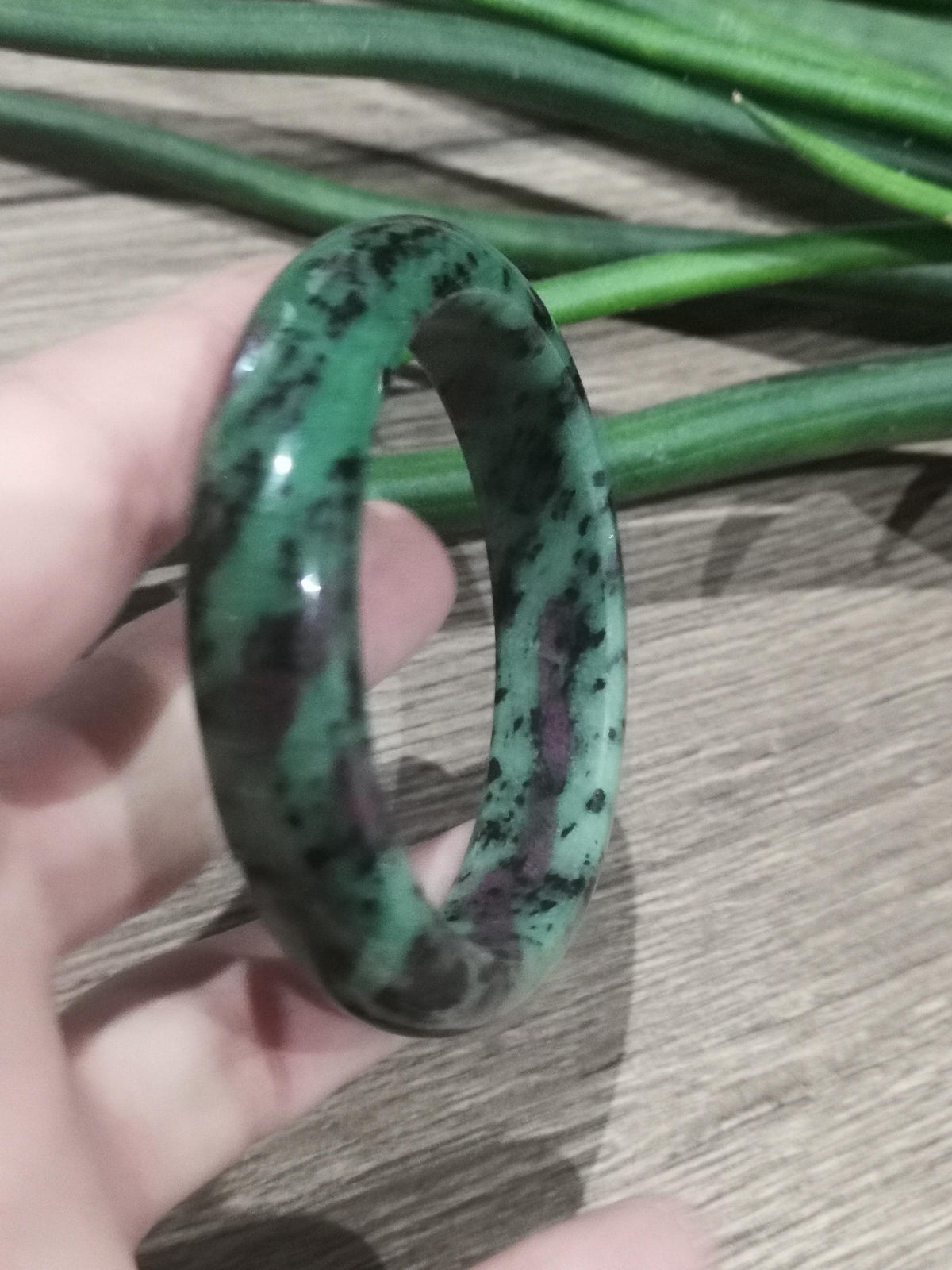 Bangle-armband van robijn op zoïsit – Natuurlijke steen – Binnendiameter 61 mm