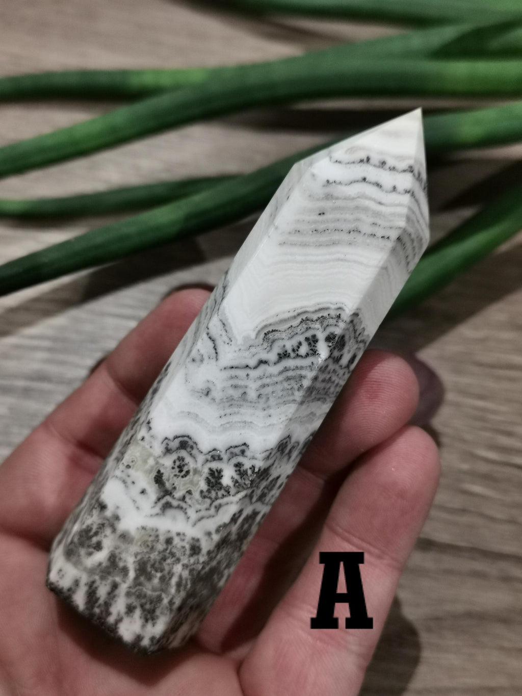 Yellow dendritic banded calcite – Choice of obelisk tower